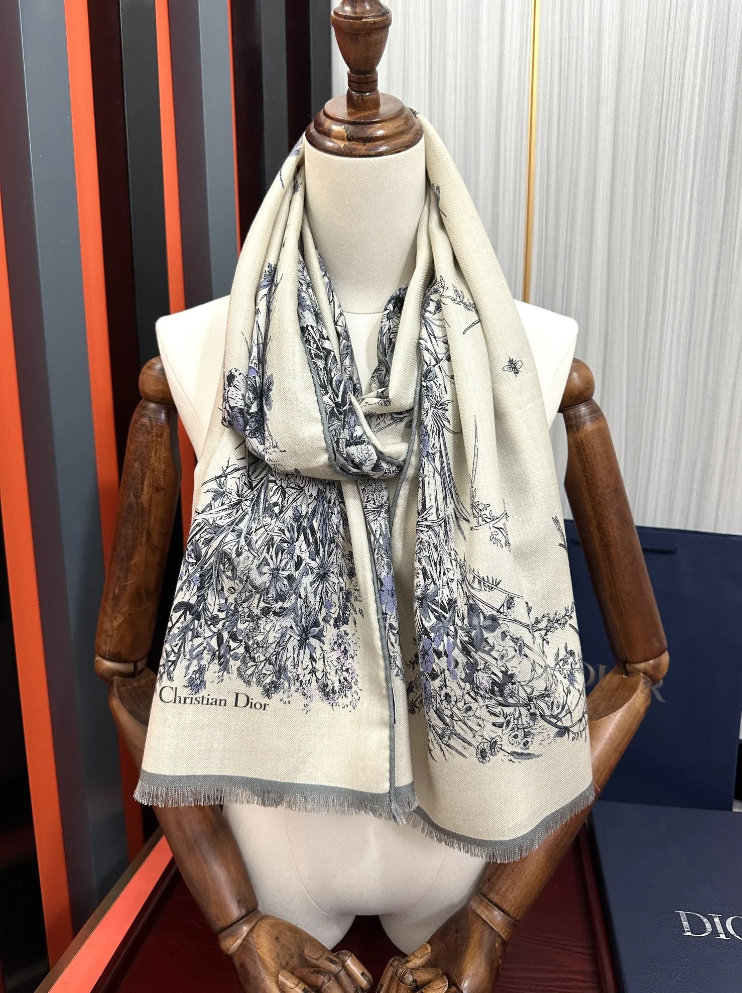 【DIOR  ディオール 】スカーフ 65*185 cm  241108