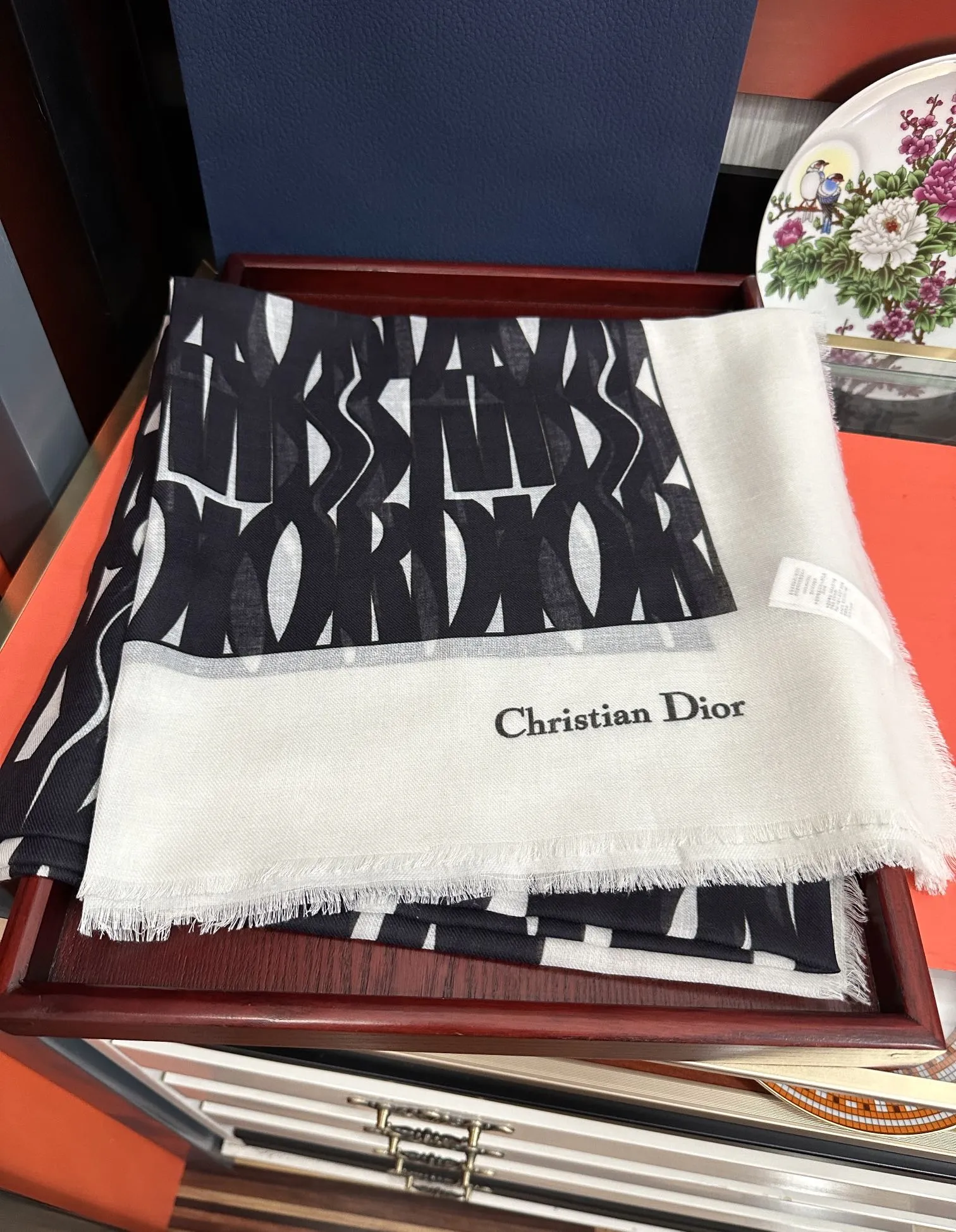【DIOR  ディオール 】スカーフ  140*140cm  241108