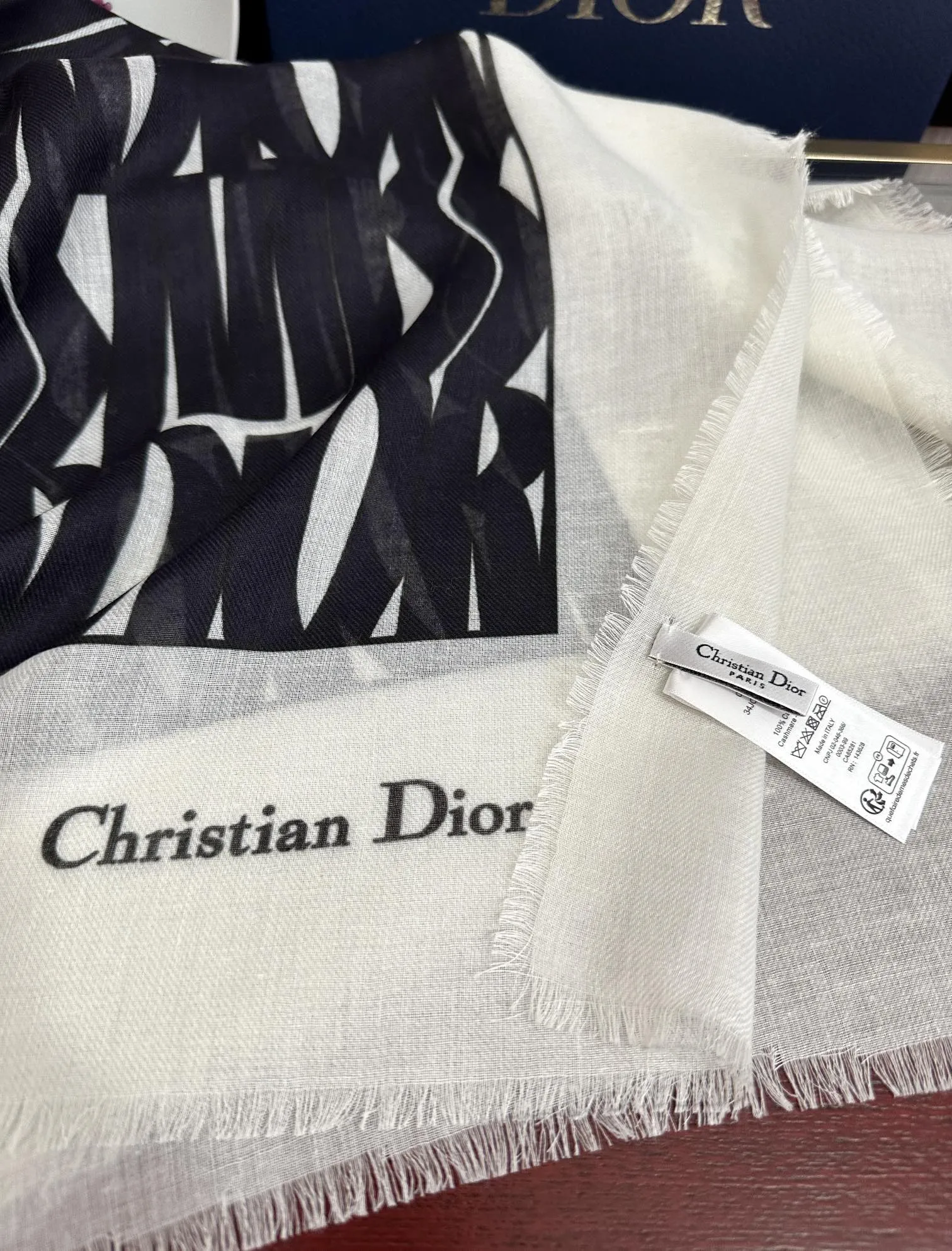 【DIOR  ディオール 】スカーフ  140*140cm  241108