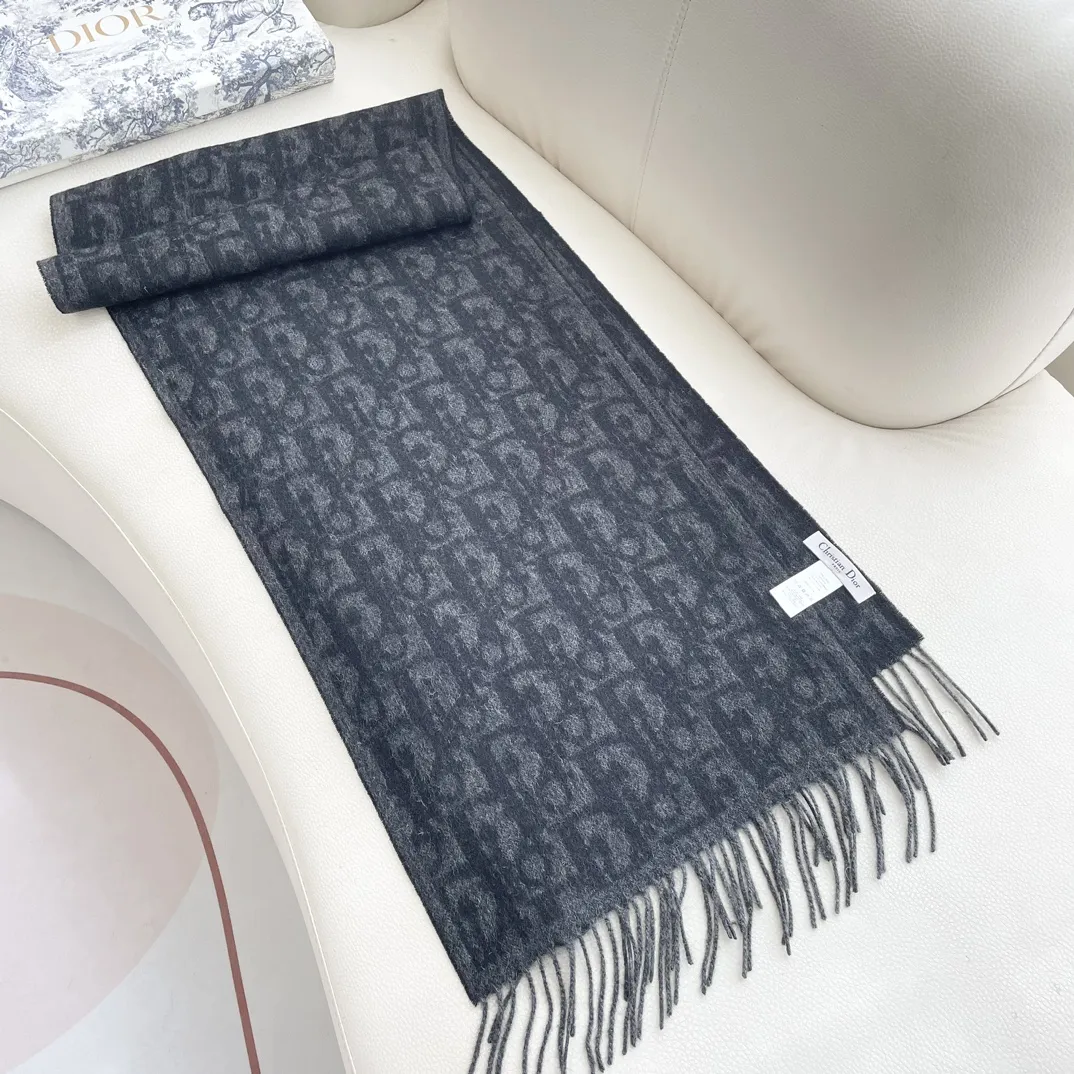 【DIOR  ディオール 】スカーフ 32*180 cm  241108