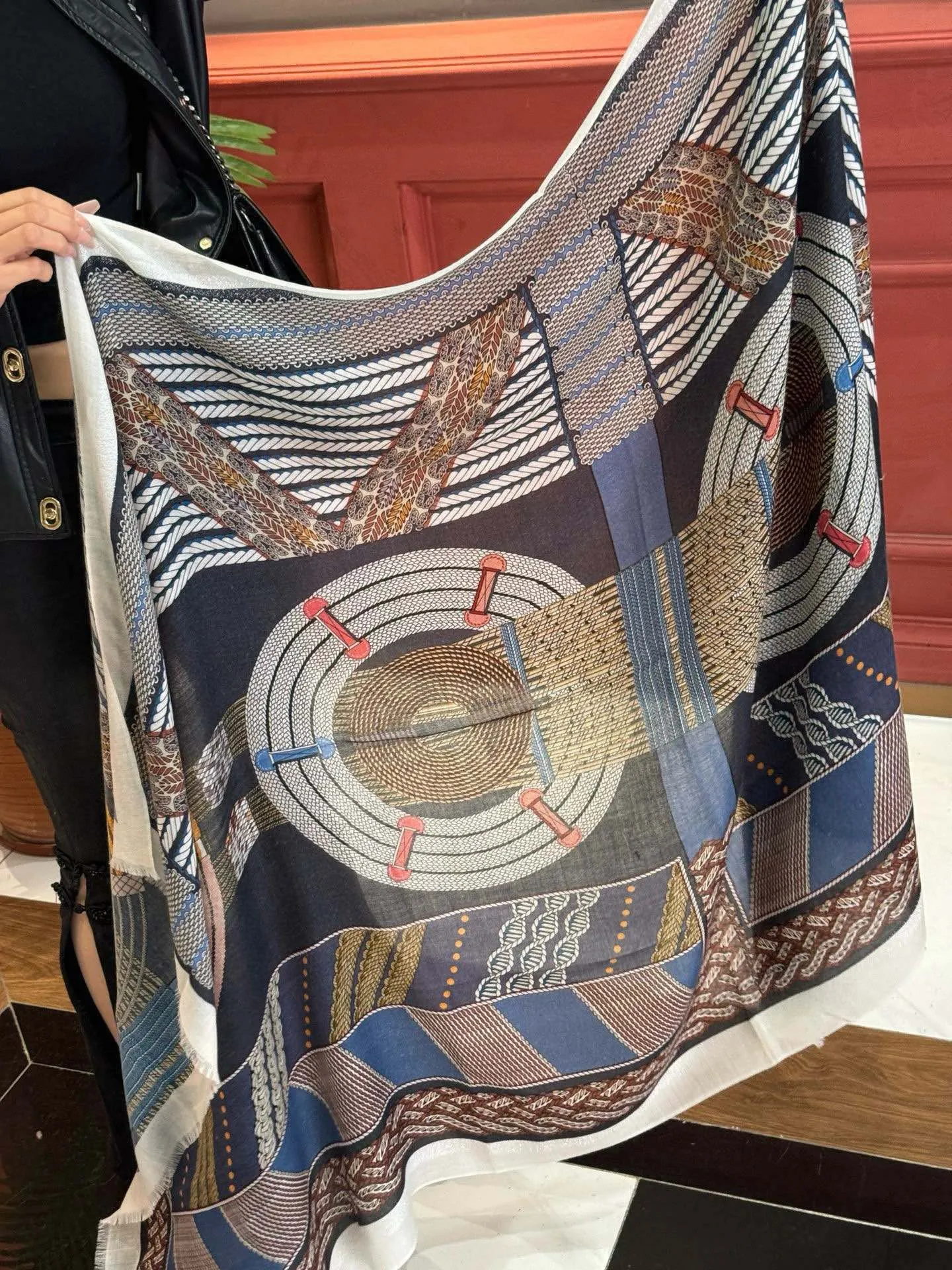 【HERMES エルメス 】スカーフ100*200CM  241210