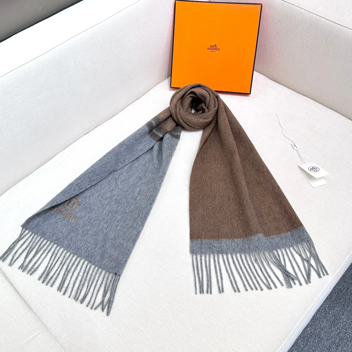 【HERMES エルメス 】スカーフ   30*180CM  241109