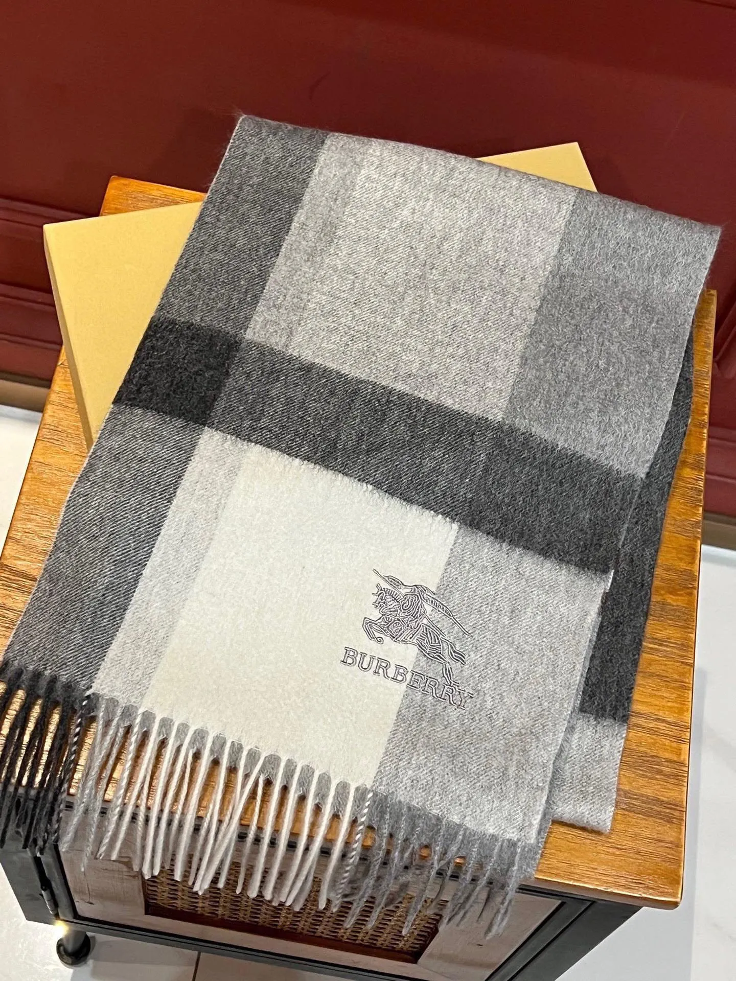 【BURBERRY  バーバリー】スカーフ32*180CM  241209