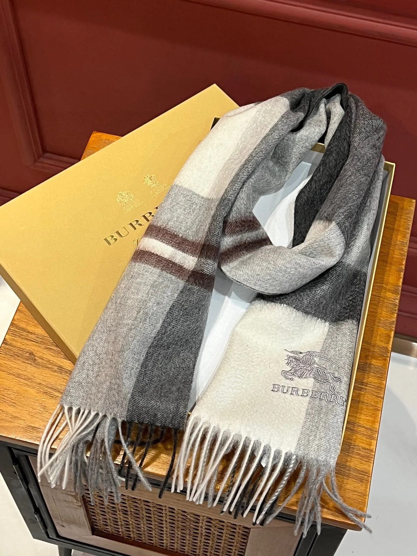 【BURBERRY  バーバリー】スカーフ32*180CM  241209