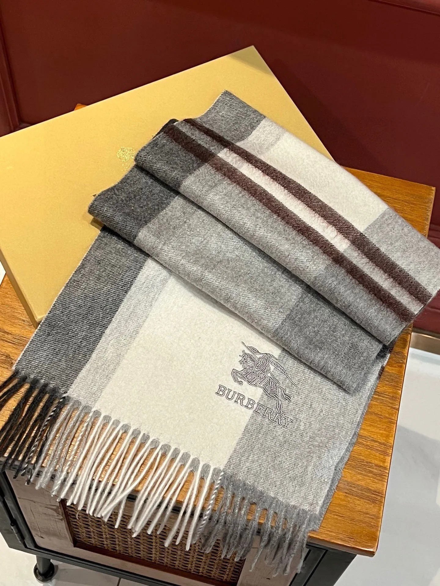 【BURBERRY  バーバリー】スカーフ32*180CM  241209