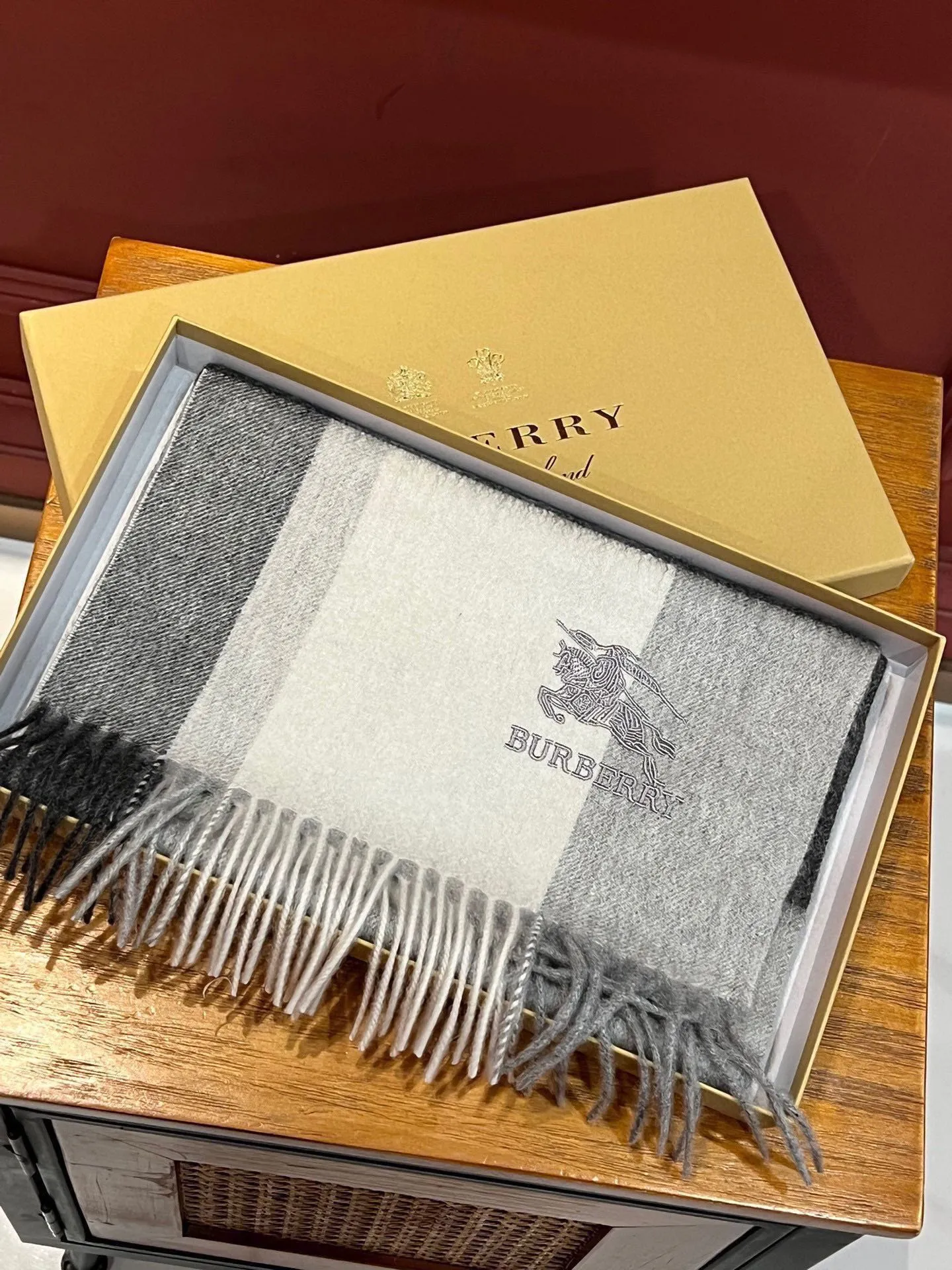 【BURBERRY  バーバリー】スカーフ32*180CM  241209