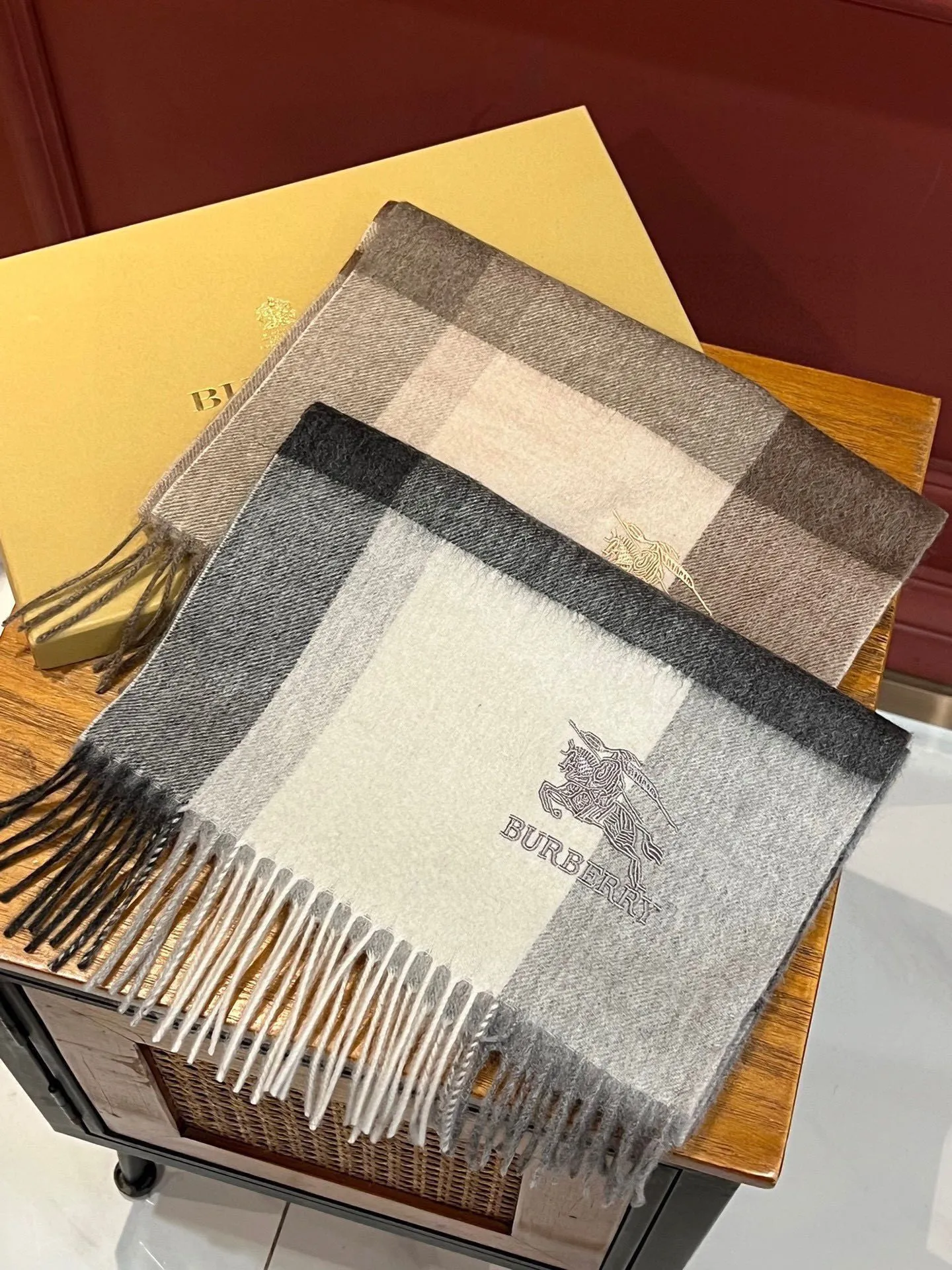 【BURBERRY  バーバリー】スカーフ32*180CM  241209