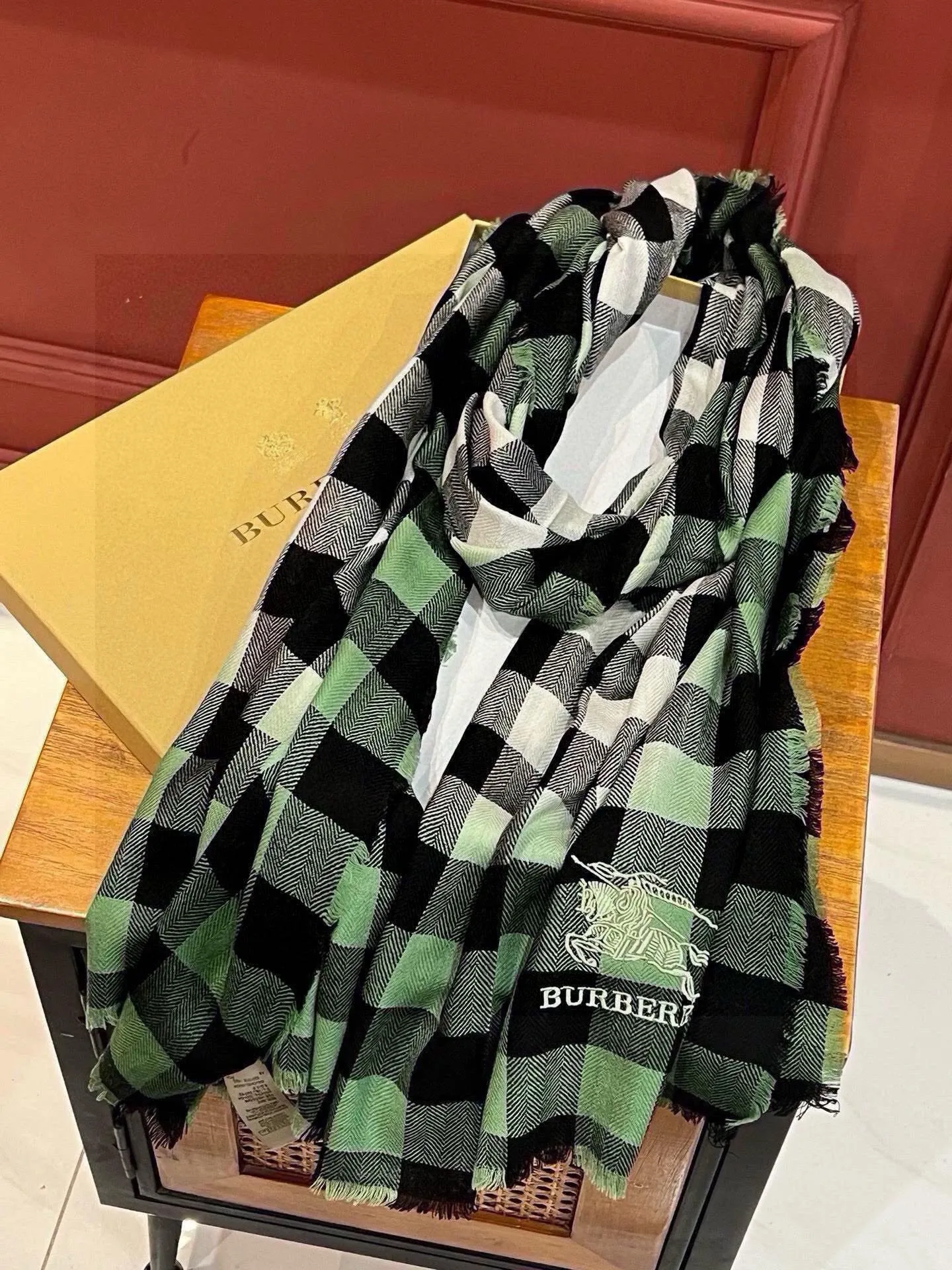 【BURBERRY  バーバリー】スカーフ80*200CM  241209