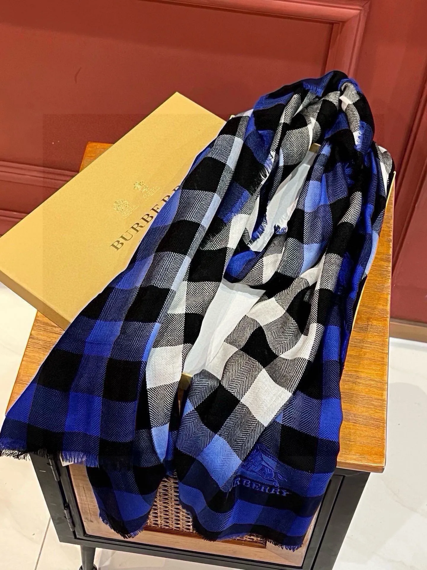 【BURBERRY  バーバリー】スカーフ80*200CM  241209