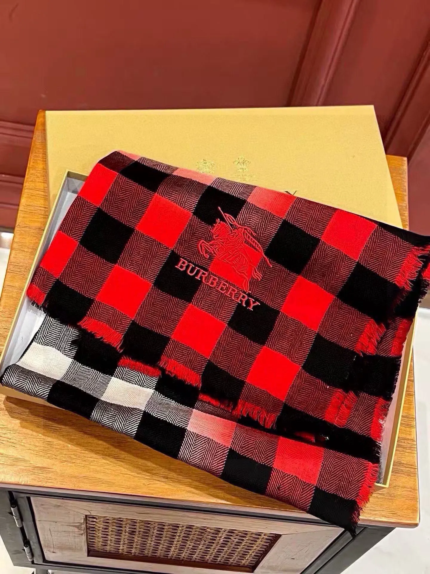 【BURBERRY  バーバリー】スカーフ80*200CM  241209