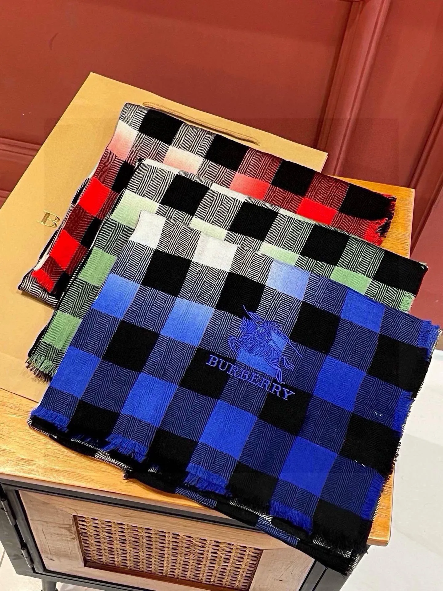 【BURBERRY  バーバリー】スカーフ80*200CM  241209