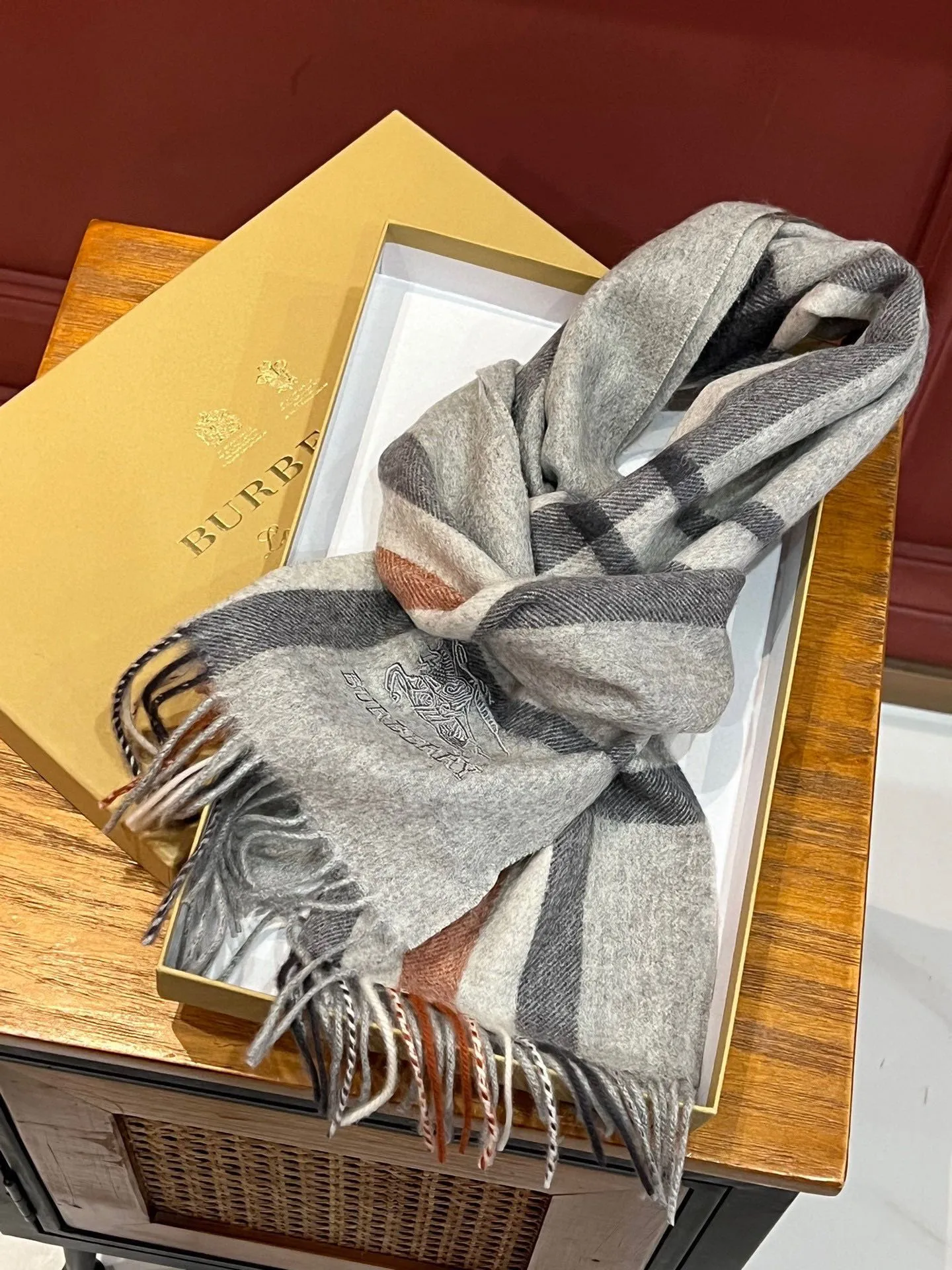【BURBERRY  バーバリー】スカーフ32*180CM  241209
