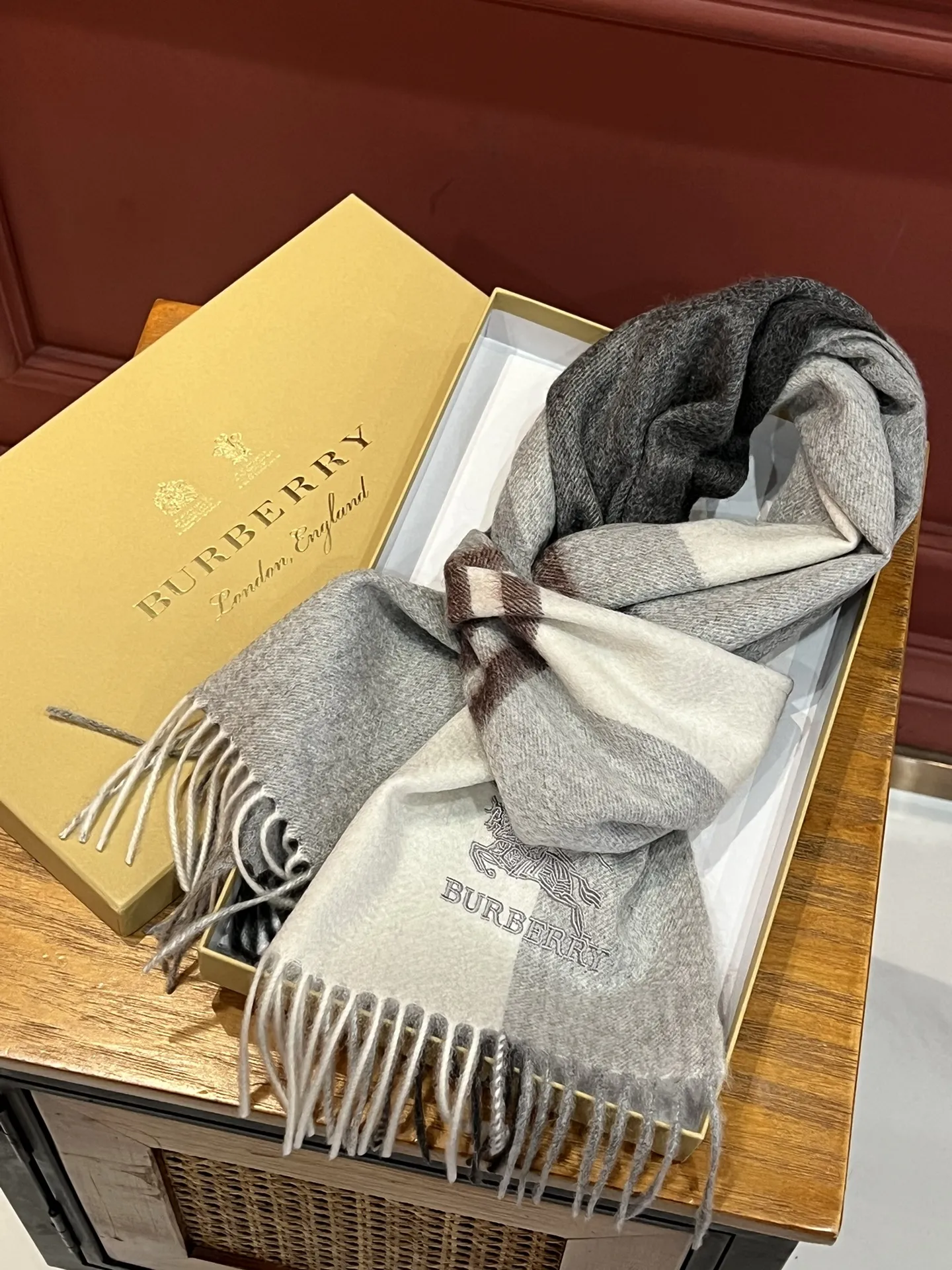 【BURBERRY  バーバリー】スカーフ32*180CM  241108