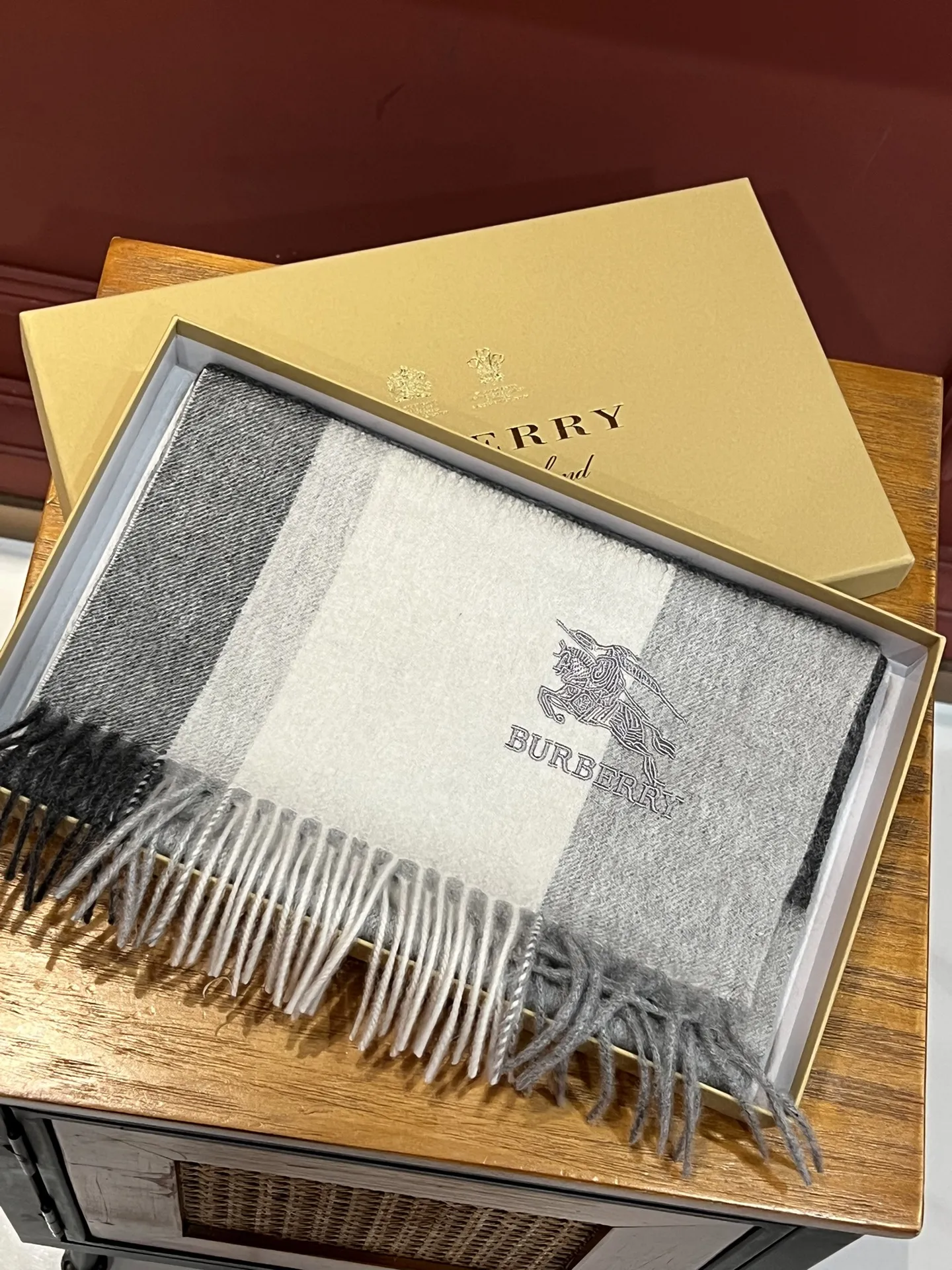 【BURBERRY  バーバリー】スカーフ32*180CM  241108