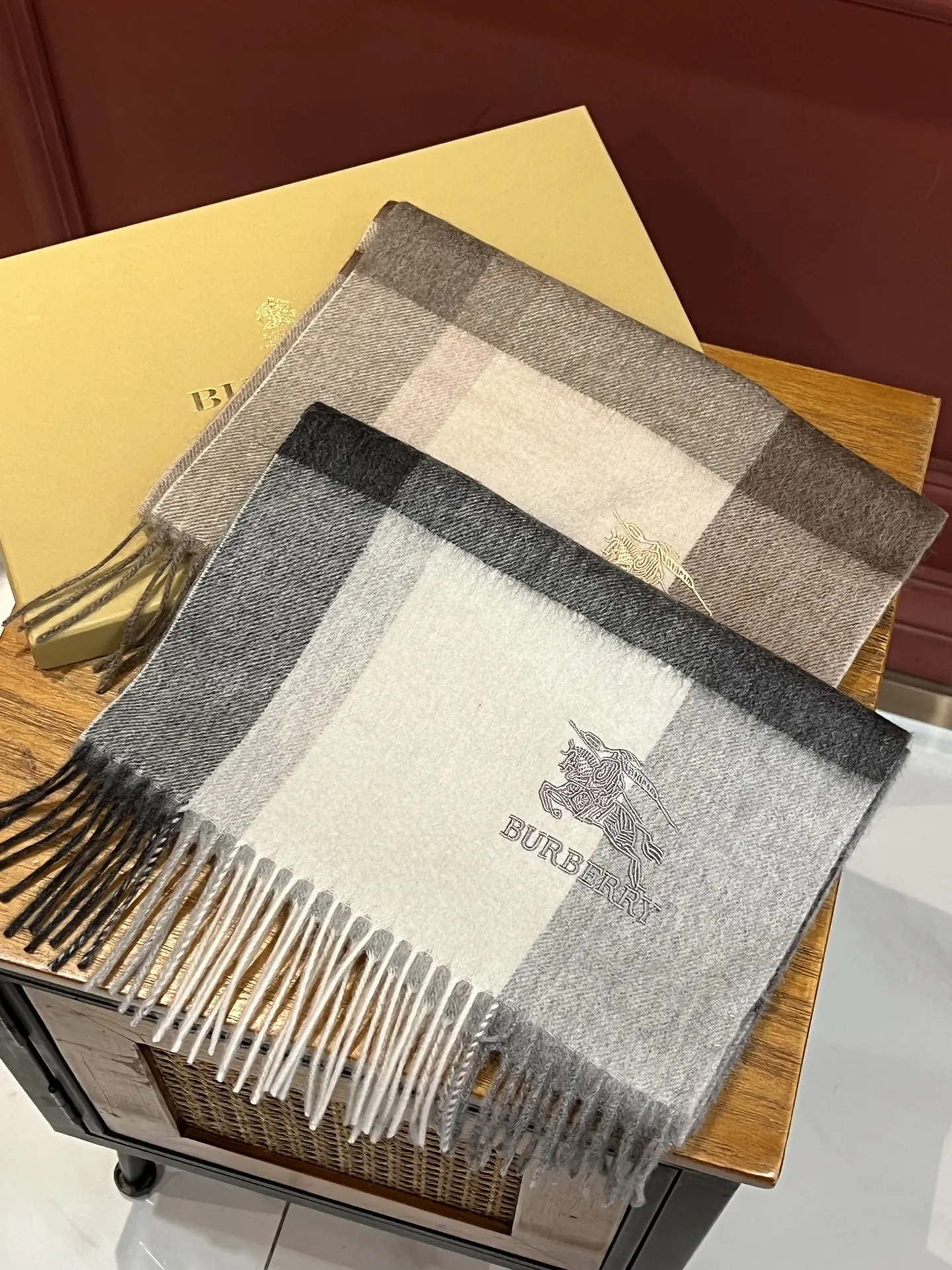 【BURBERRY  バーバリー】スカーフ32*180CM  241108