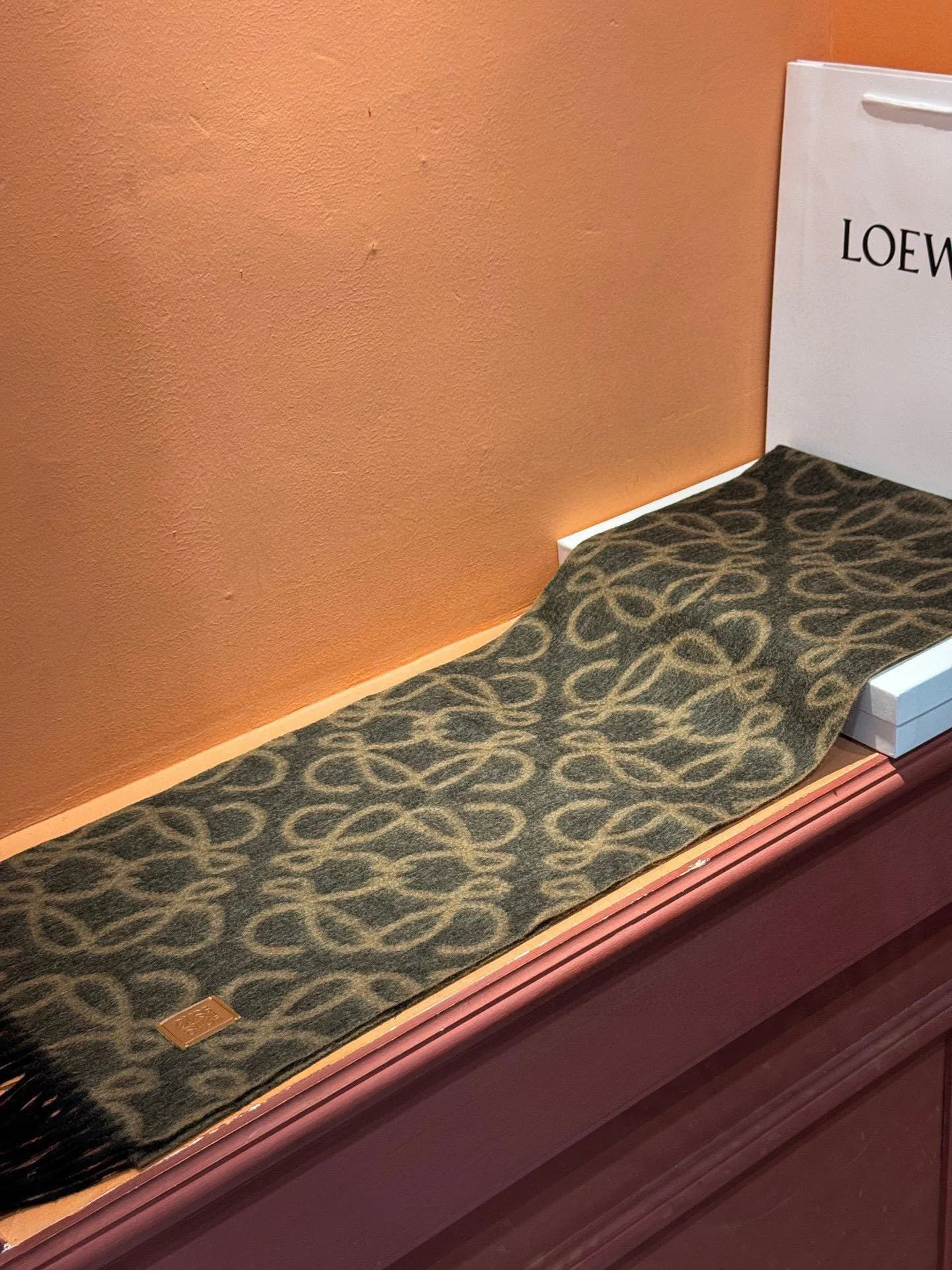 【LOEWE ロエベ】スカーフ 35*200CM   241207