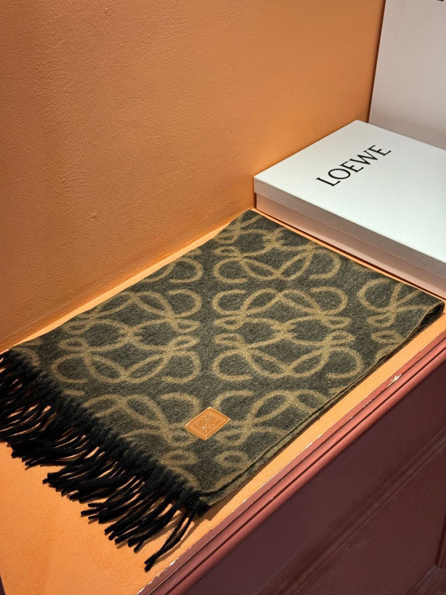 【LOEWE ロエベ】スカーフ 35*200CM   241207