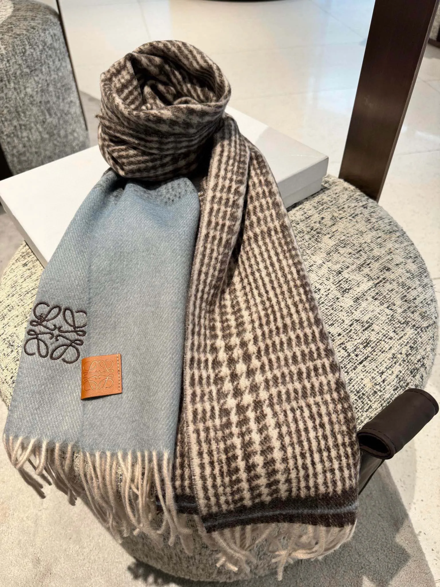【LOEWE ロエベ】スカーフ 35*180CM   241207