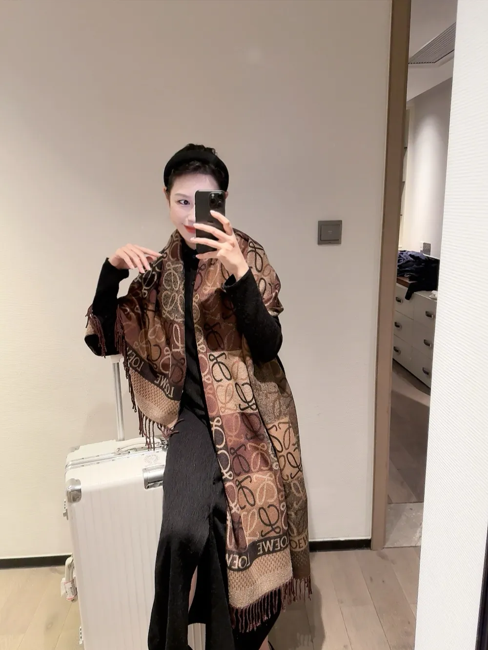 【LOEWE ロエベ】スカーフ 65*180CM   241109