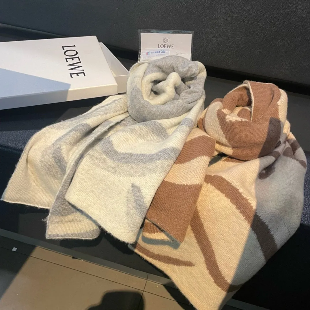 【LOEWE ロエベ】スカーフ 180*30CM   241109