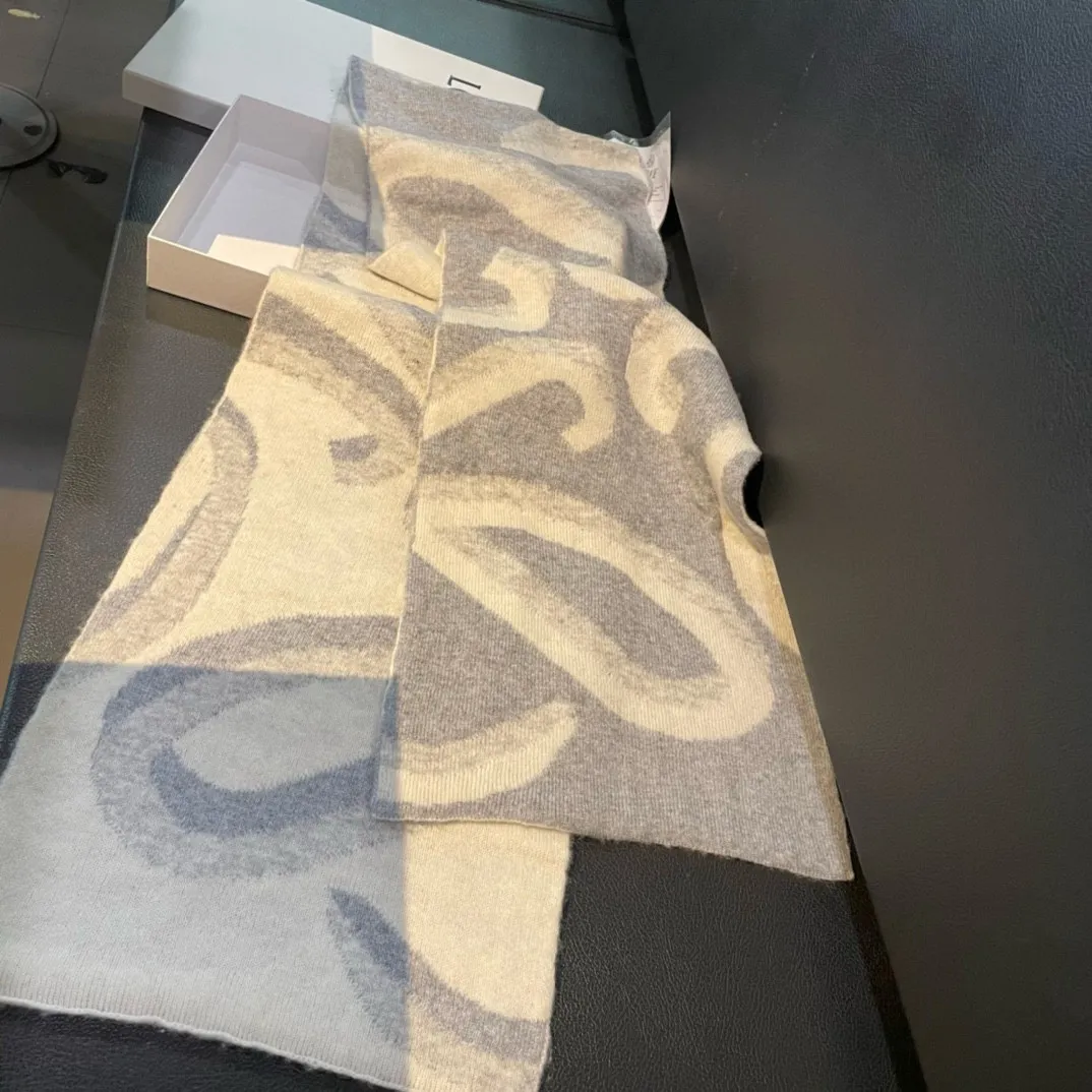 【LOEWE ロエベ】スカーフ 180*30CM   241109