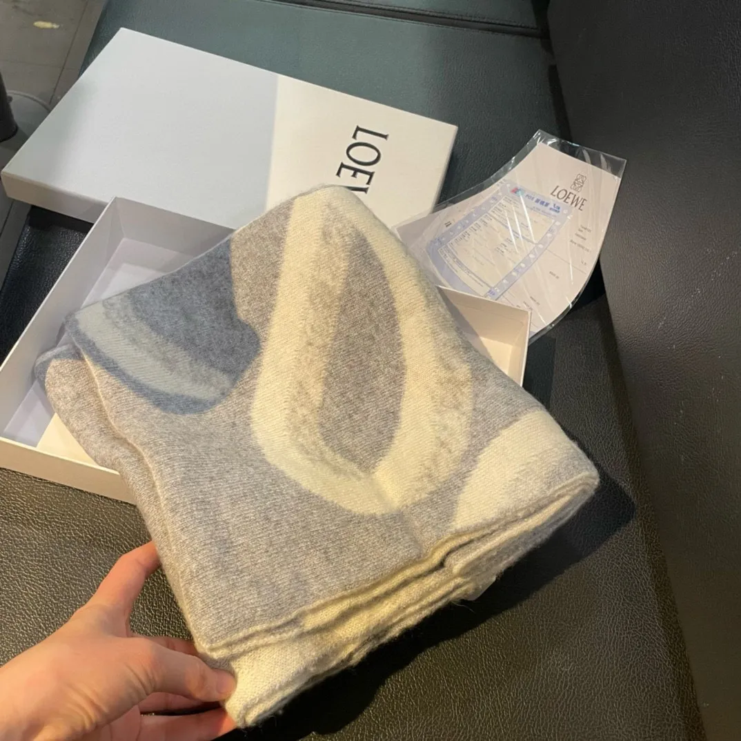 【LOEWE ロエベ】スカーフ 180*30CM   241109