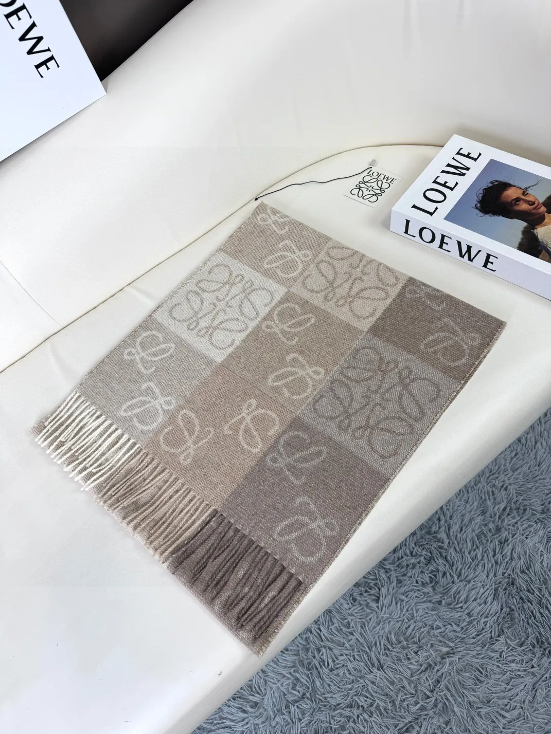 【LOEWE ロエベ】スカーフ40*200CM   241109