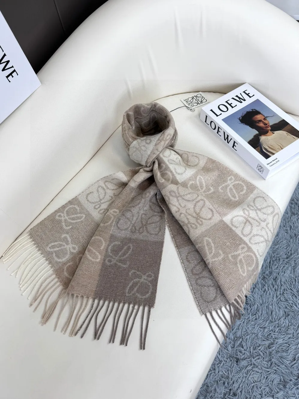 【LOEWE ロエベ】スカーフ40*200CM   241109