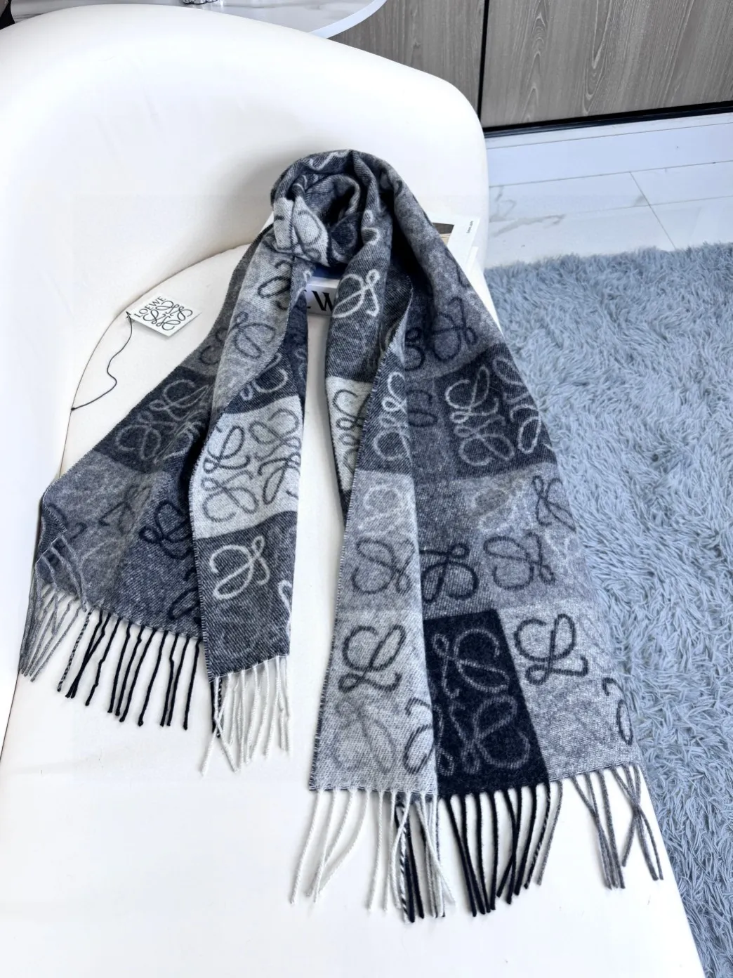 【LOEWE ロエベ】スカーフ40*200CM   241109