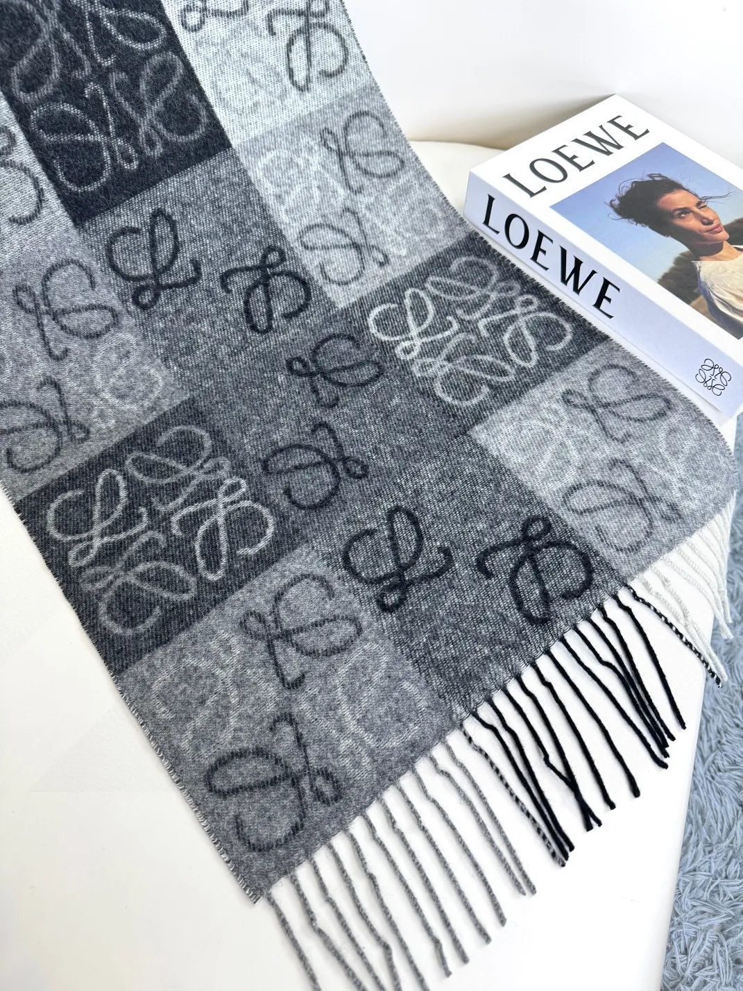 【LOEWE ロエベ】スカーフ40*200CM   241109
