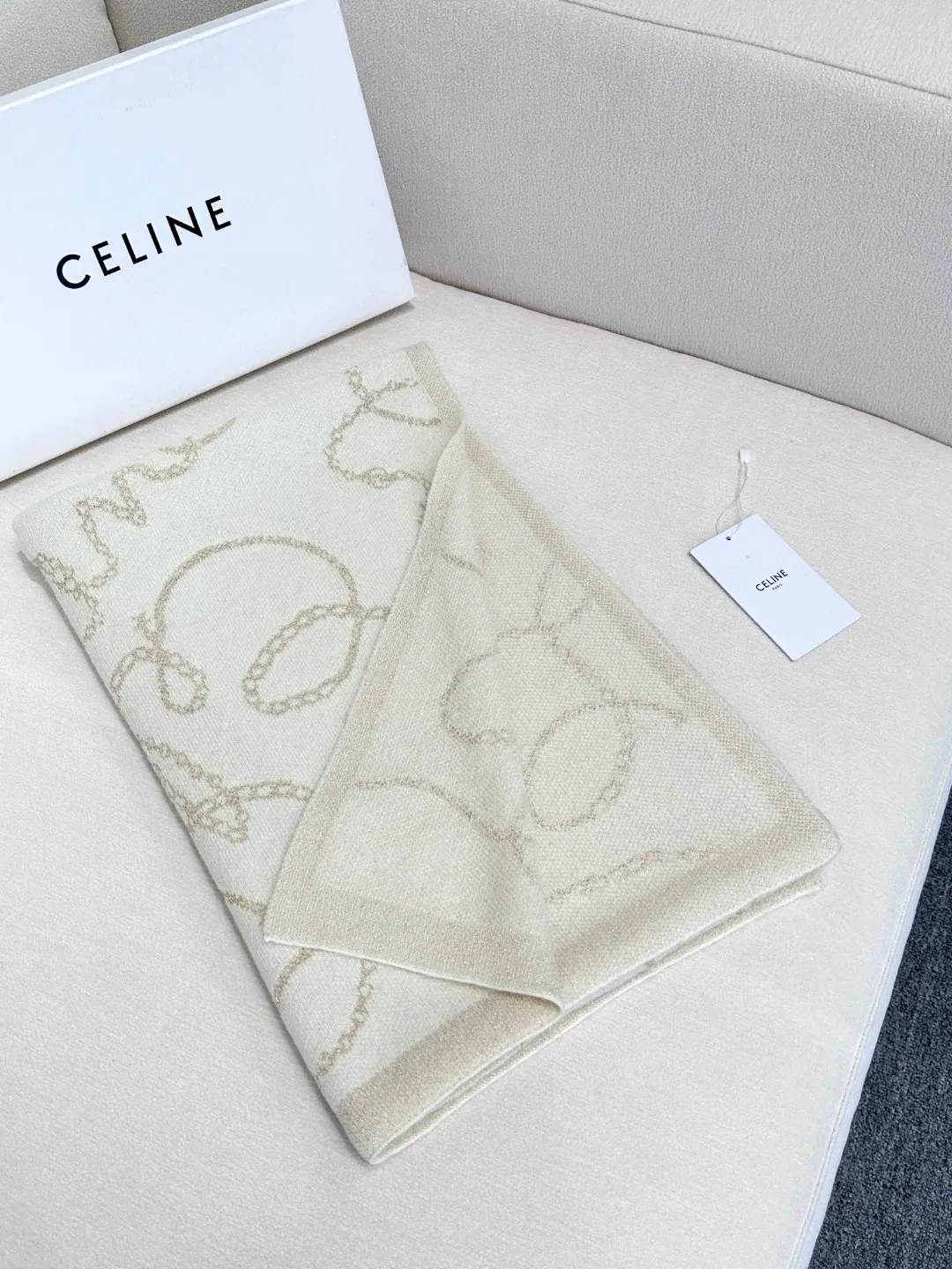 【CELINE セリーヌ】スカーフ  62*195CM  241108