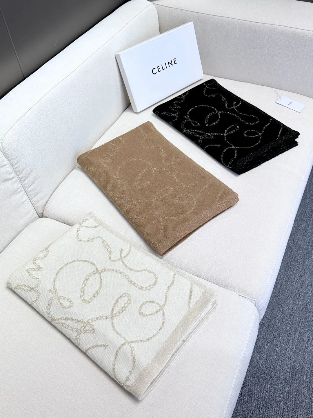 【CELINE セリーヌ】スカーフ  62*195CM  241108