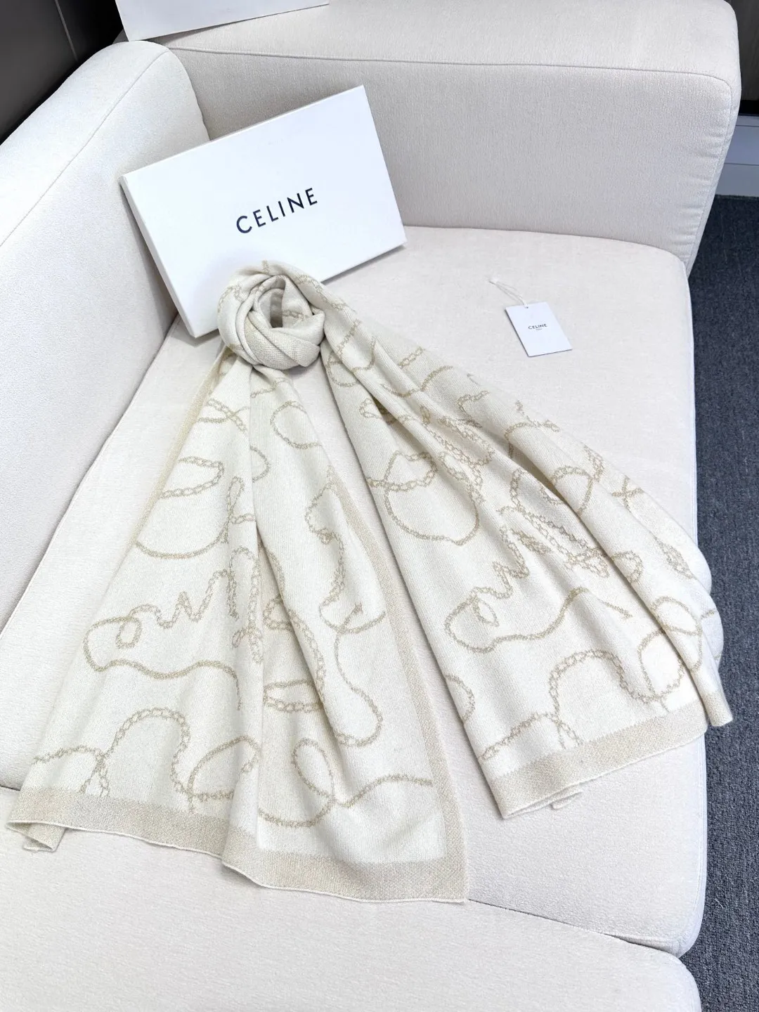 【CELINE セリーヌ】スカーフ  62*195CM  241108