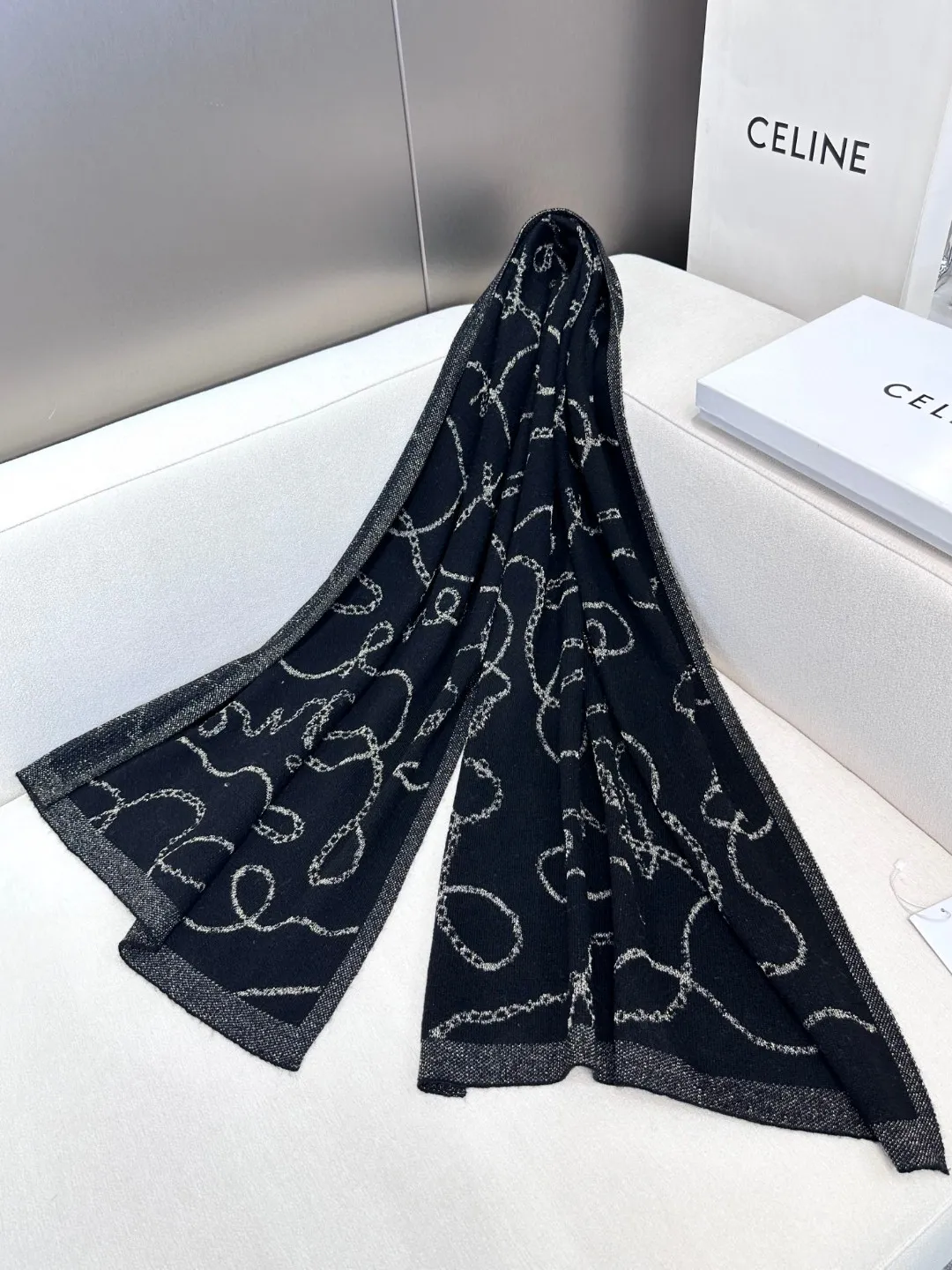 【CELINE セリーヌ】スカーフ  62*195CM  241108