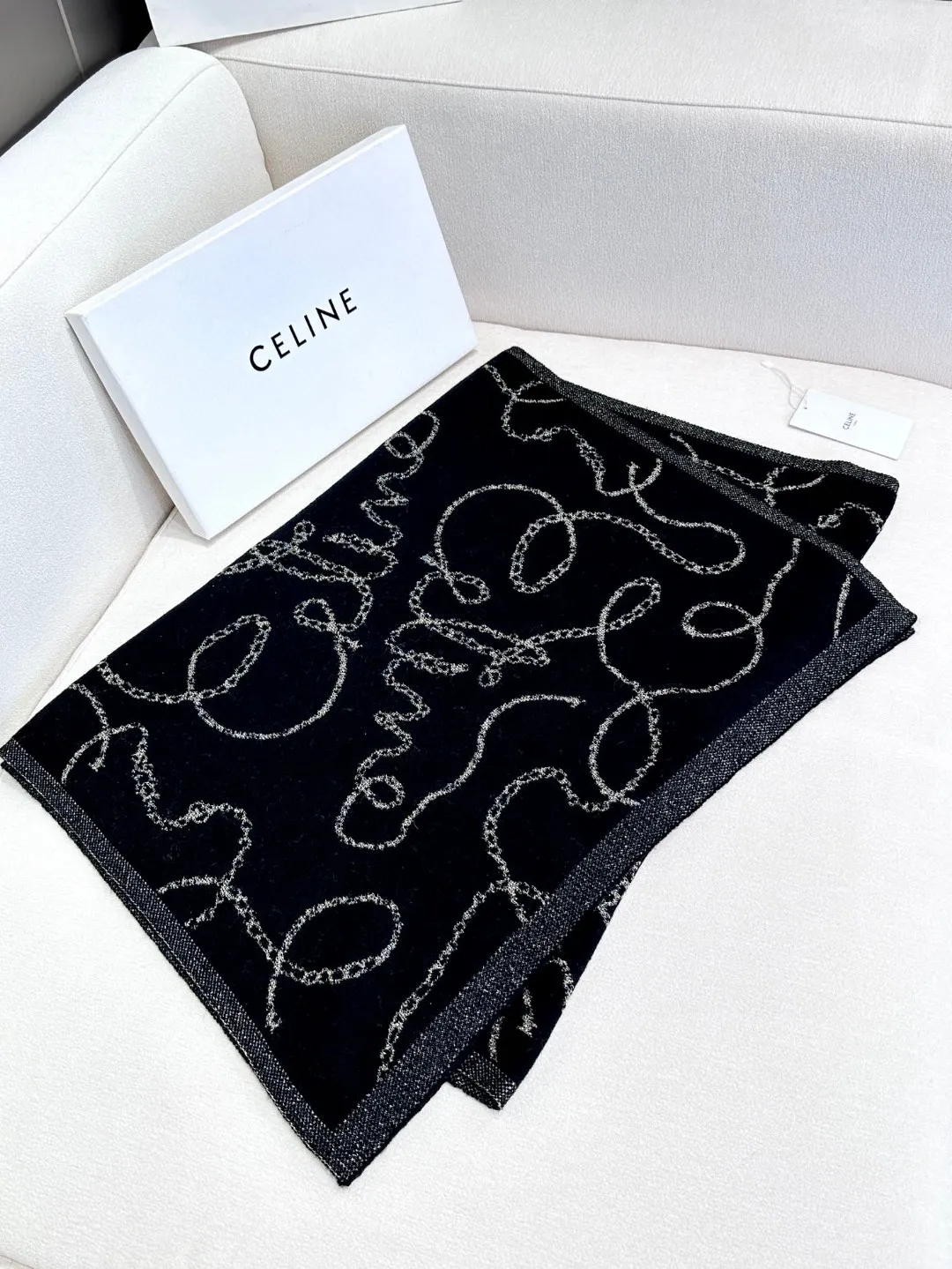 【CELINE セリーヌ】スカーフ  62*195CM  241108