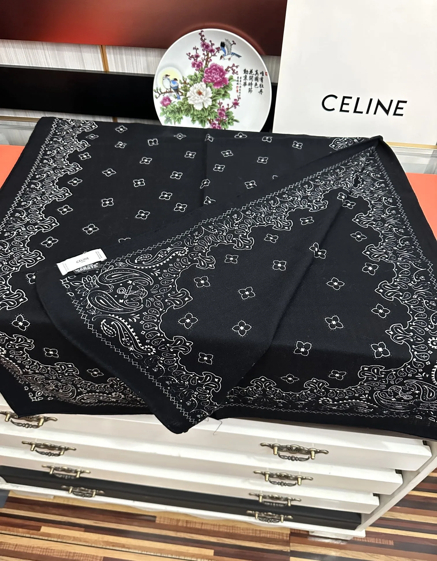 【CELINE セリーヌ】スカーフ 65*185CM  241108