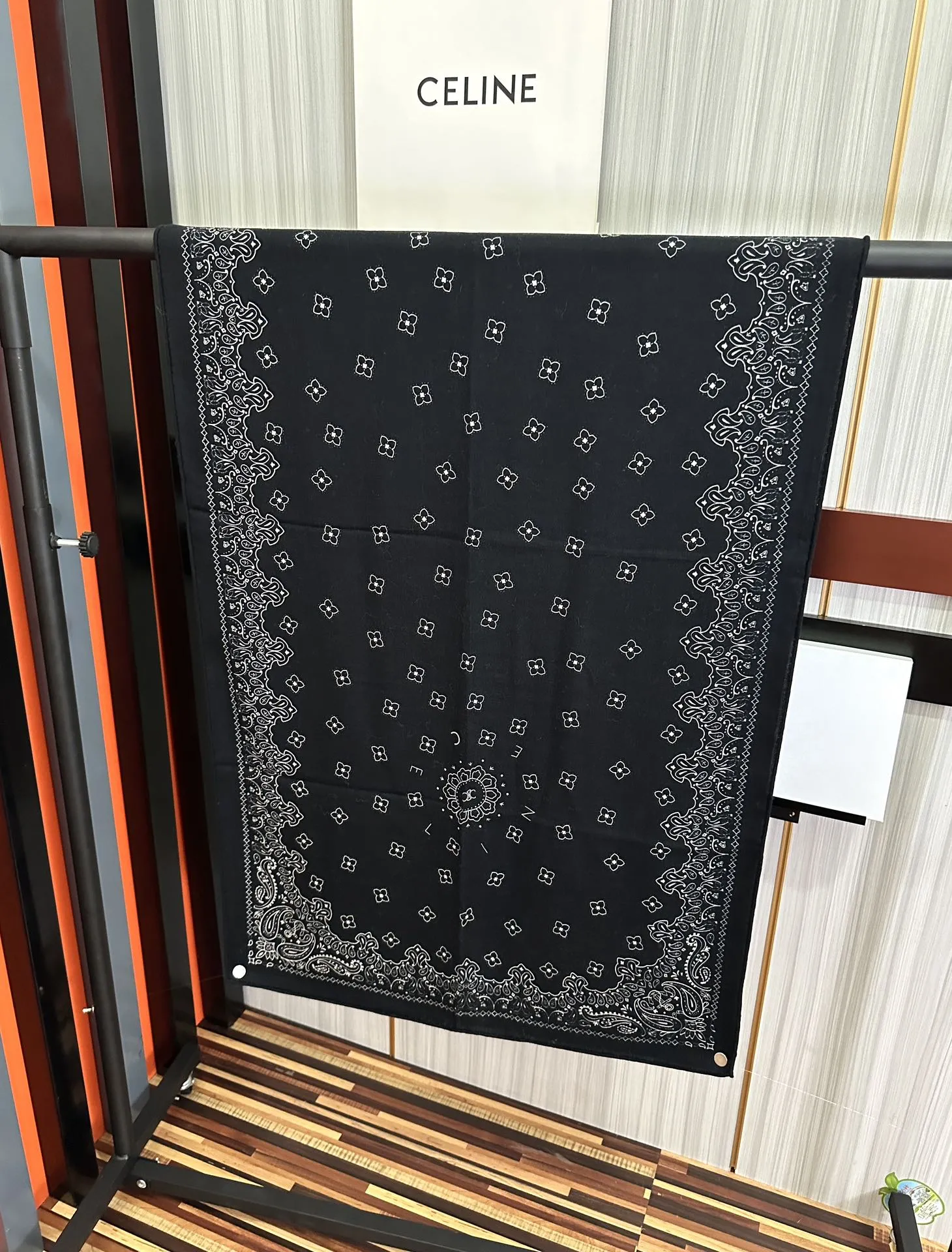 【CELINE セリーヌ】スカーフ 65*185CM  241108