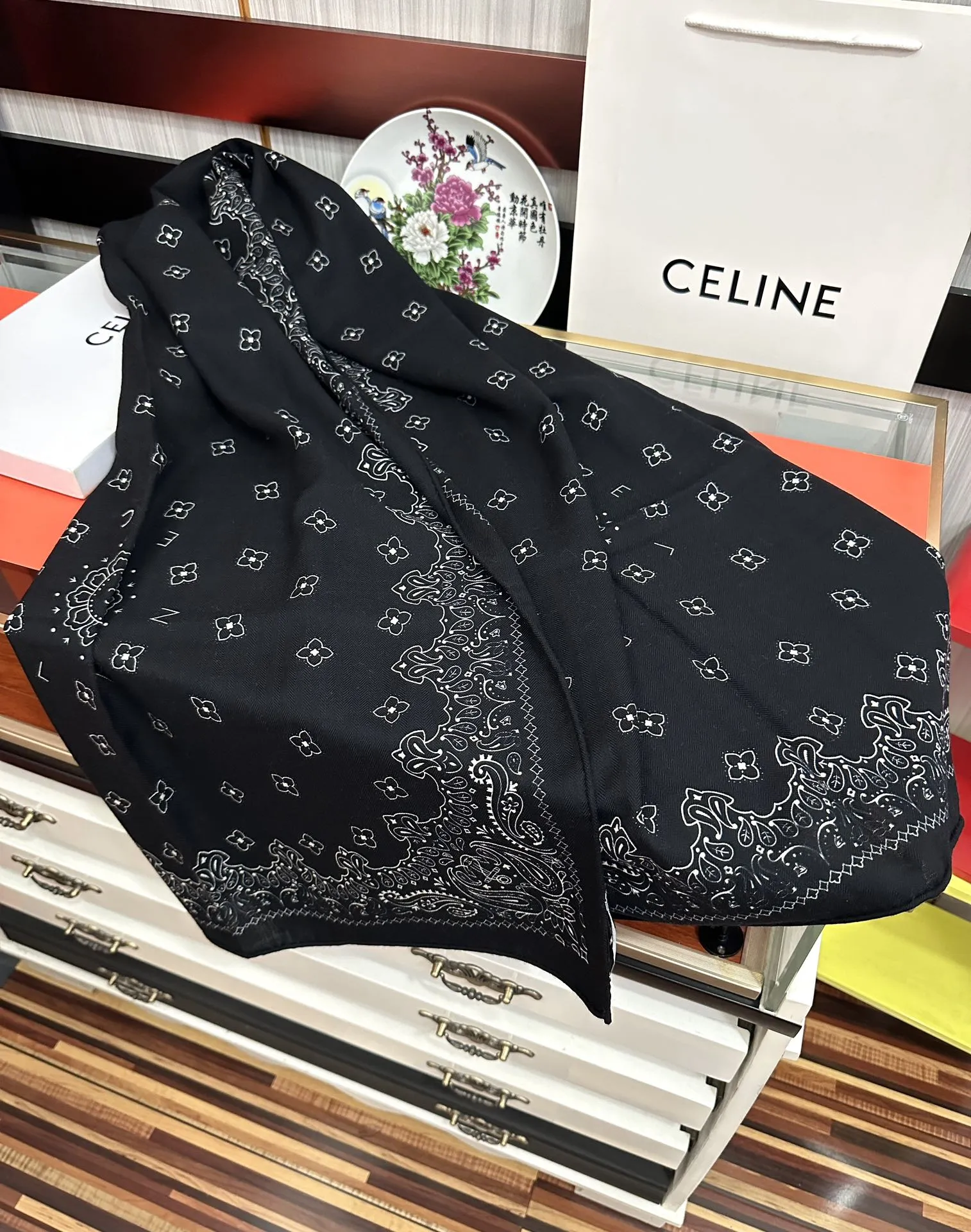 【CELINE セリーヌ】スカーフ 65*185CM  241108