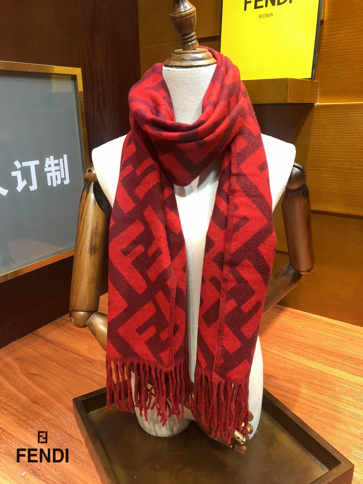 【FENDI  フェンディ】スカーフ 65*180CM   241207