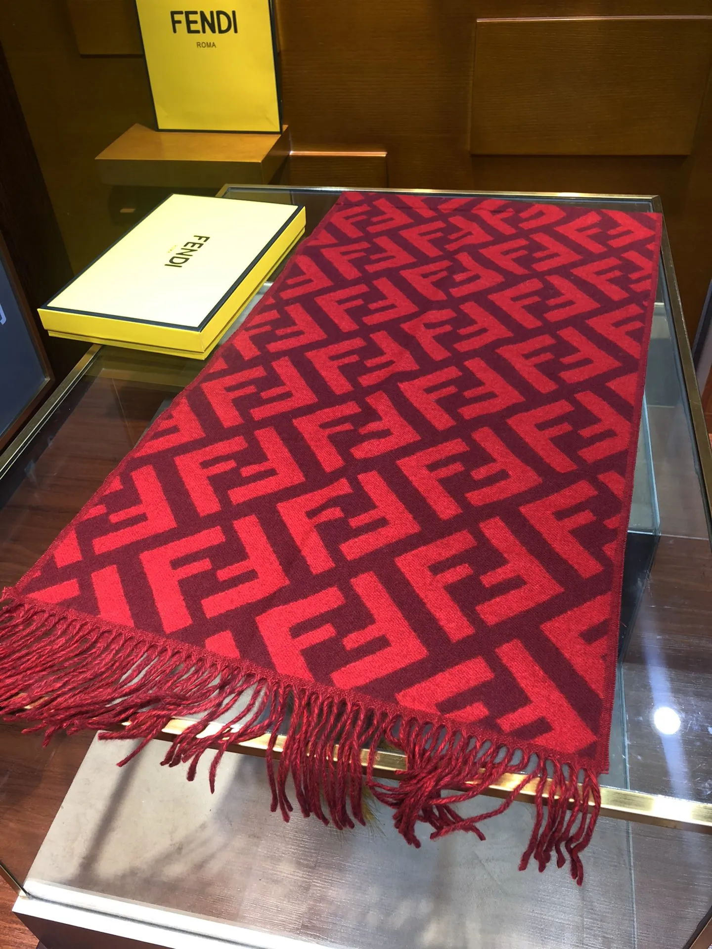 【FENDI  フェンディ】スカーフ 65*180CM   241207