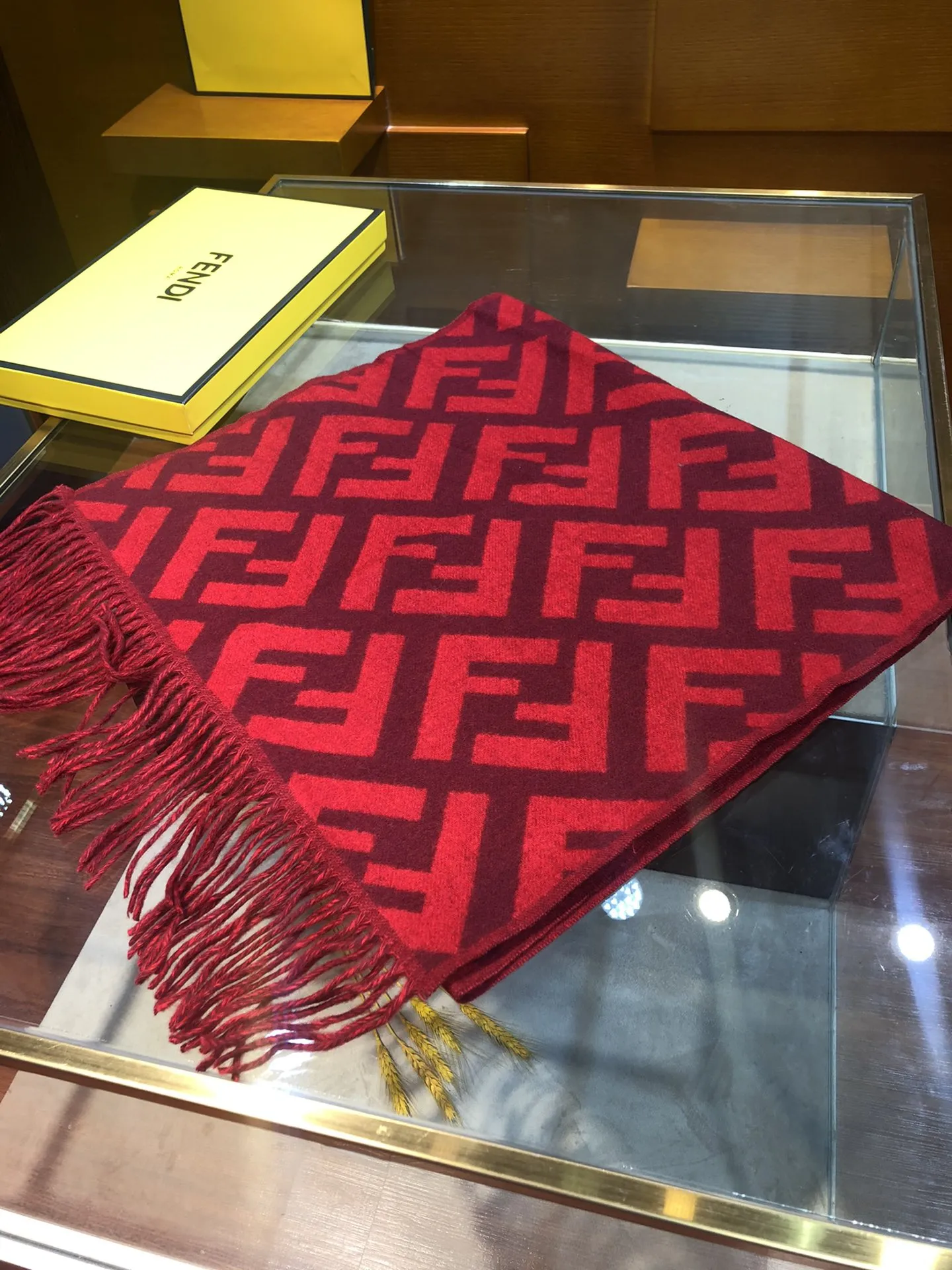 【FENDI  フェンディ】スカーフ 65*180CM   241207