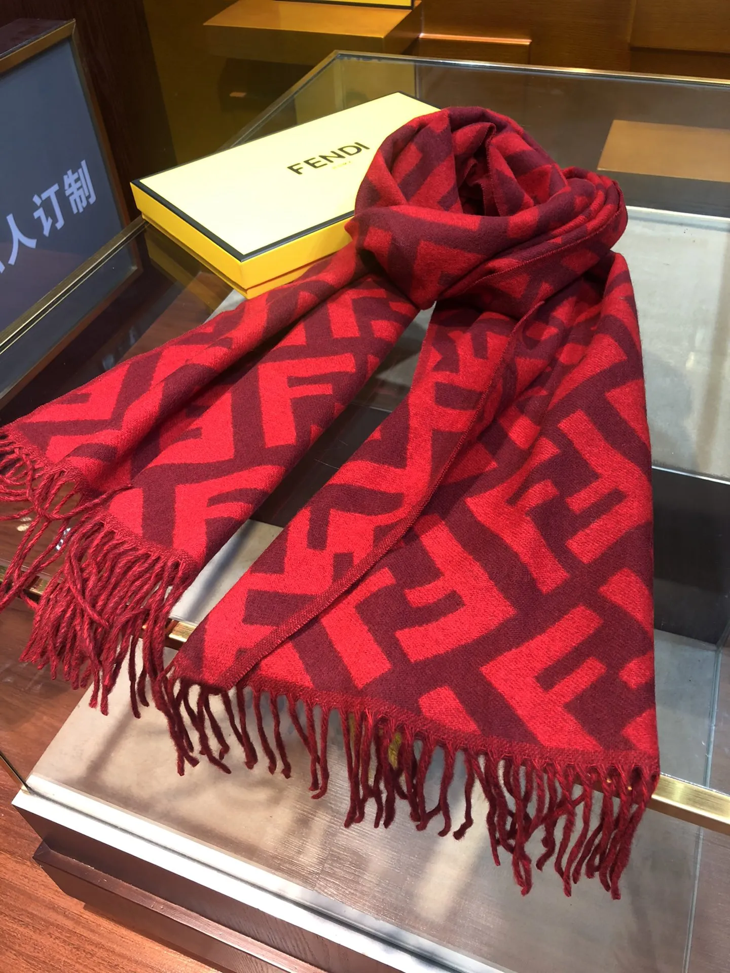 【FENDI  フェンディ】スカーフ 65*180CM   241207