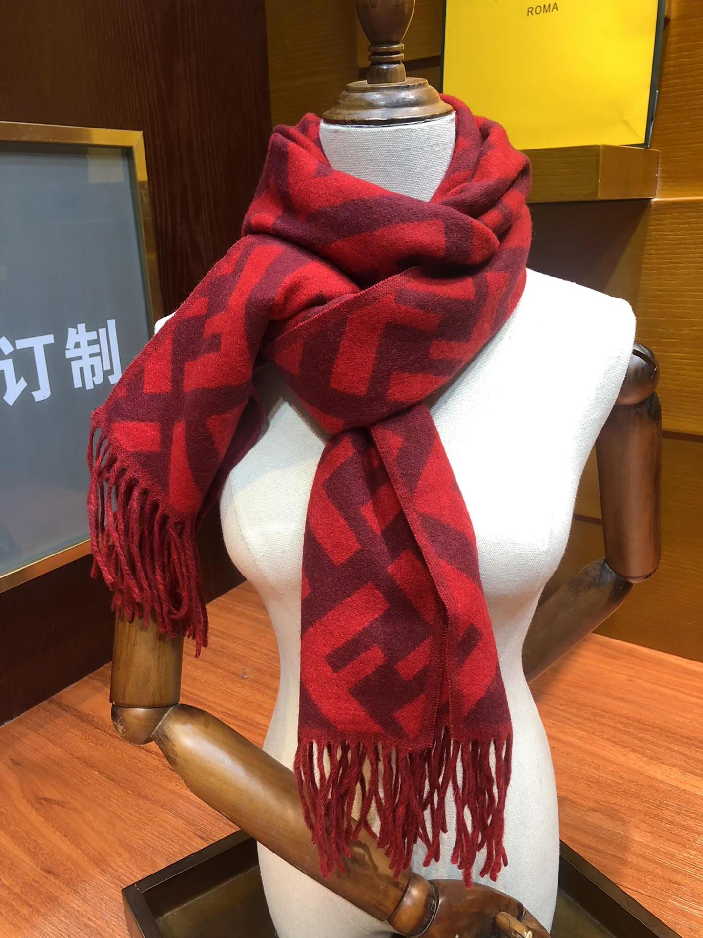 【FENDI  フェンディ】スカーフ 65*180CM   241207