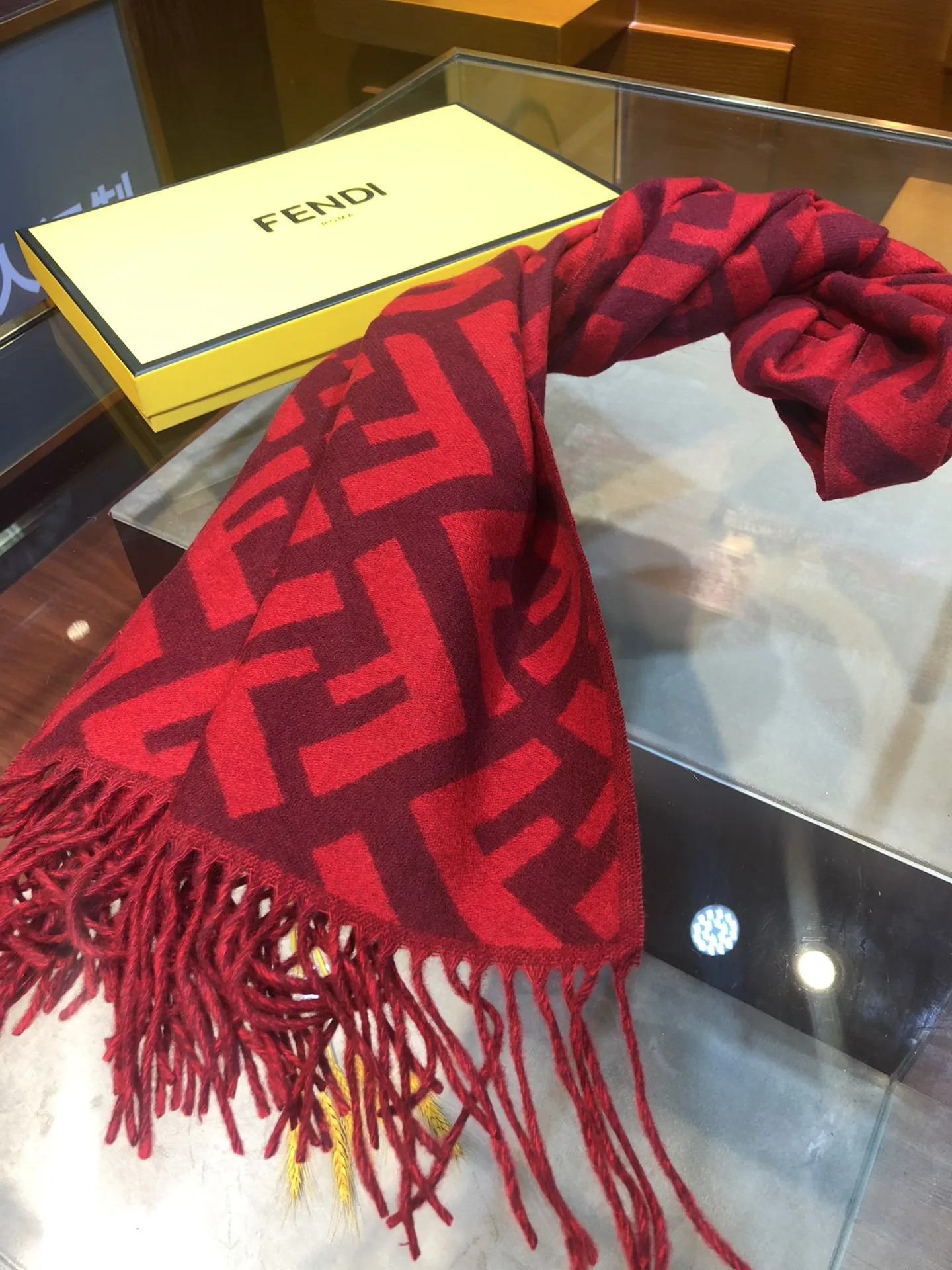 【FENDI  フェンディ】スカーフ 65*180CM   241207