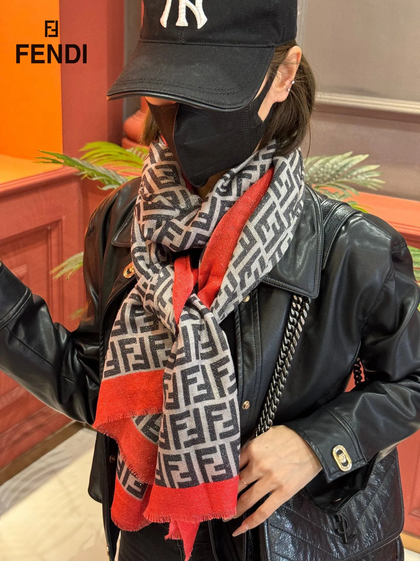 【FENDI  フェンディ】スカーフ 30*180CM   241207