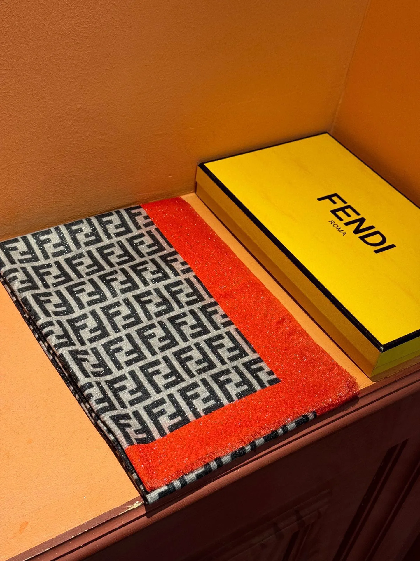 【FENDI  フェンディ】スカーフ 30*180CM   241207