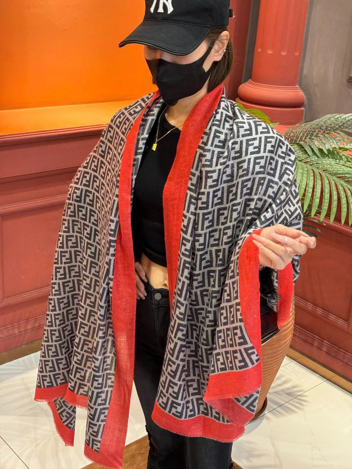 【FENDI  フェンディ】スカーフ 30*180CM   241207