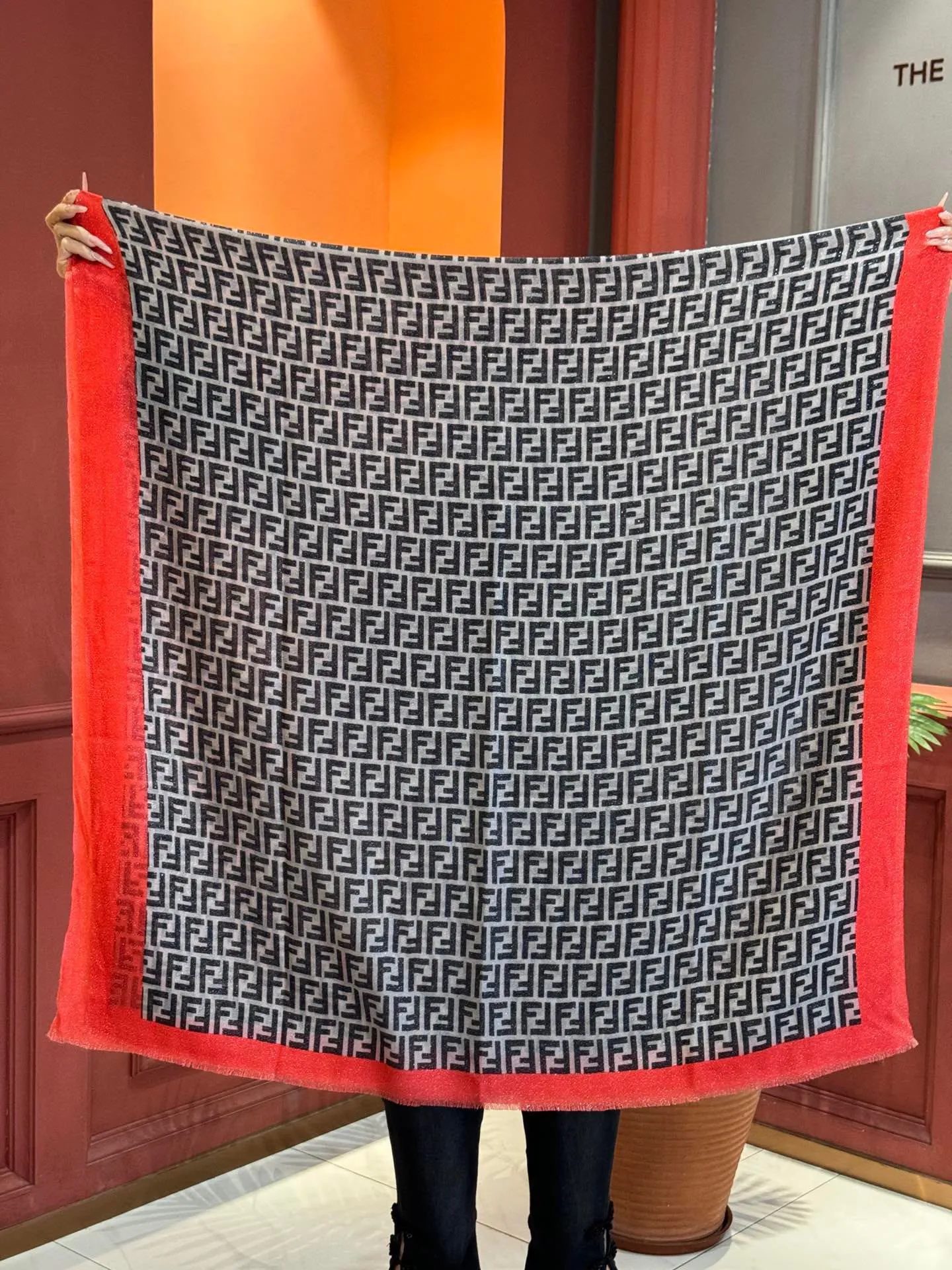 【FENDI  フェンディ】スカーフ 30*180CM   241207