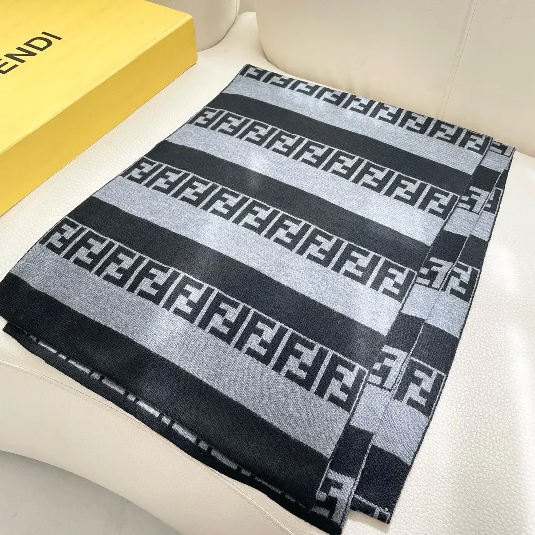 【FENDI  フェンディ】スカーフ 180*32CM   241207