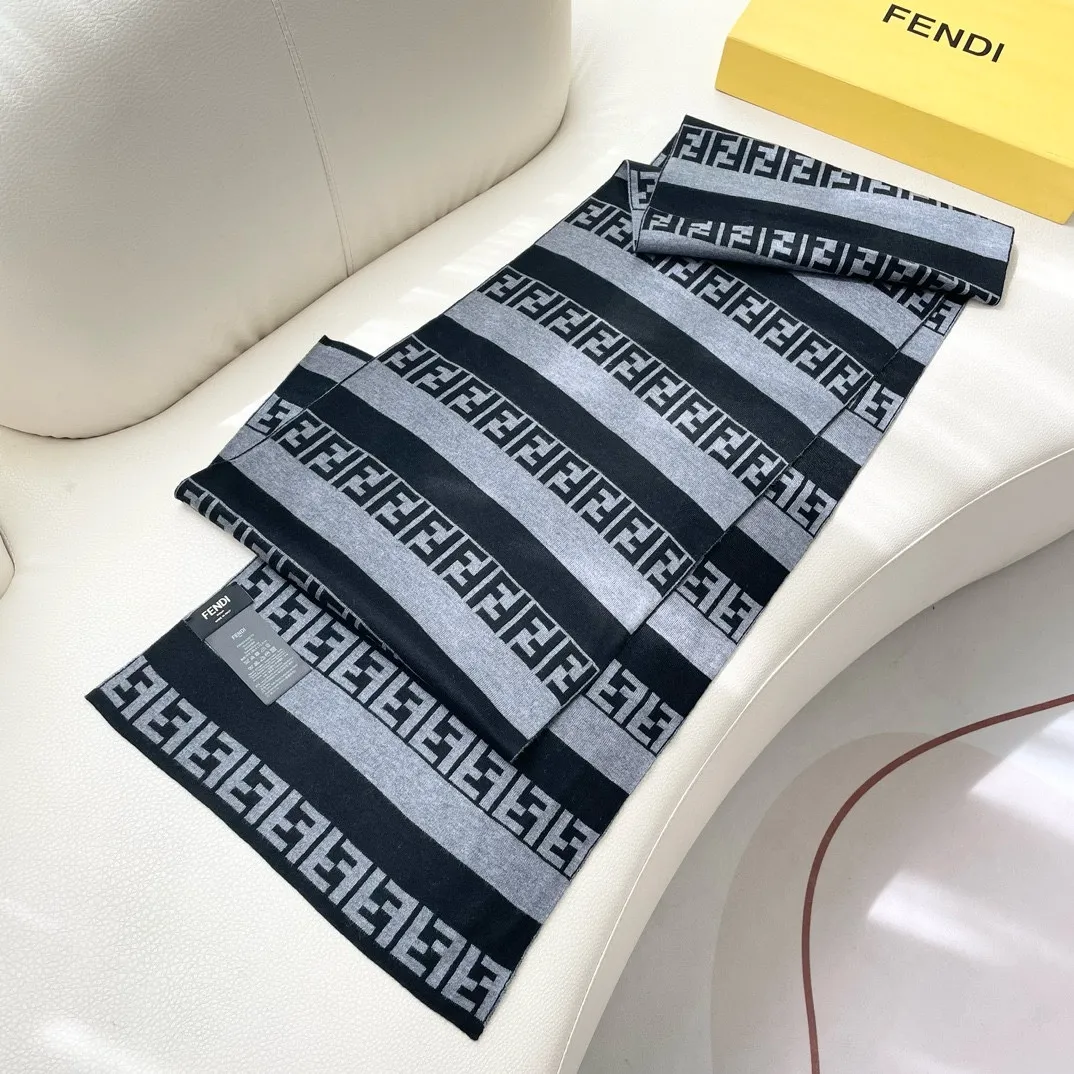 【FENDI  フェンディ】スカーフ 180*32CM   241207